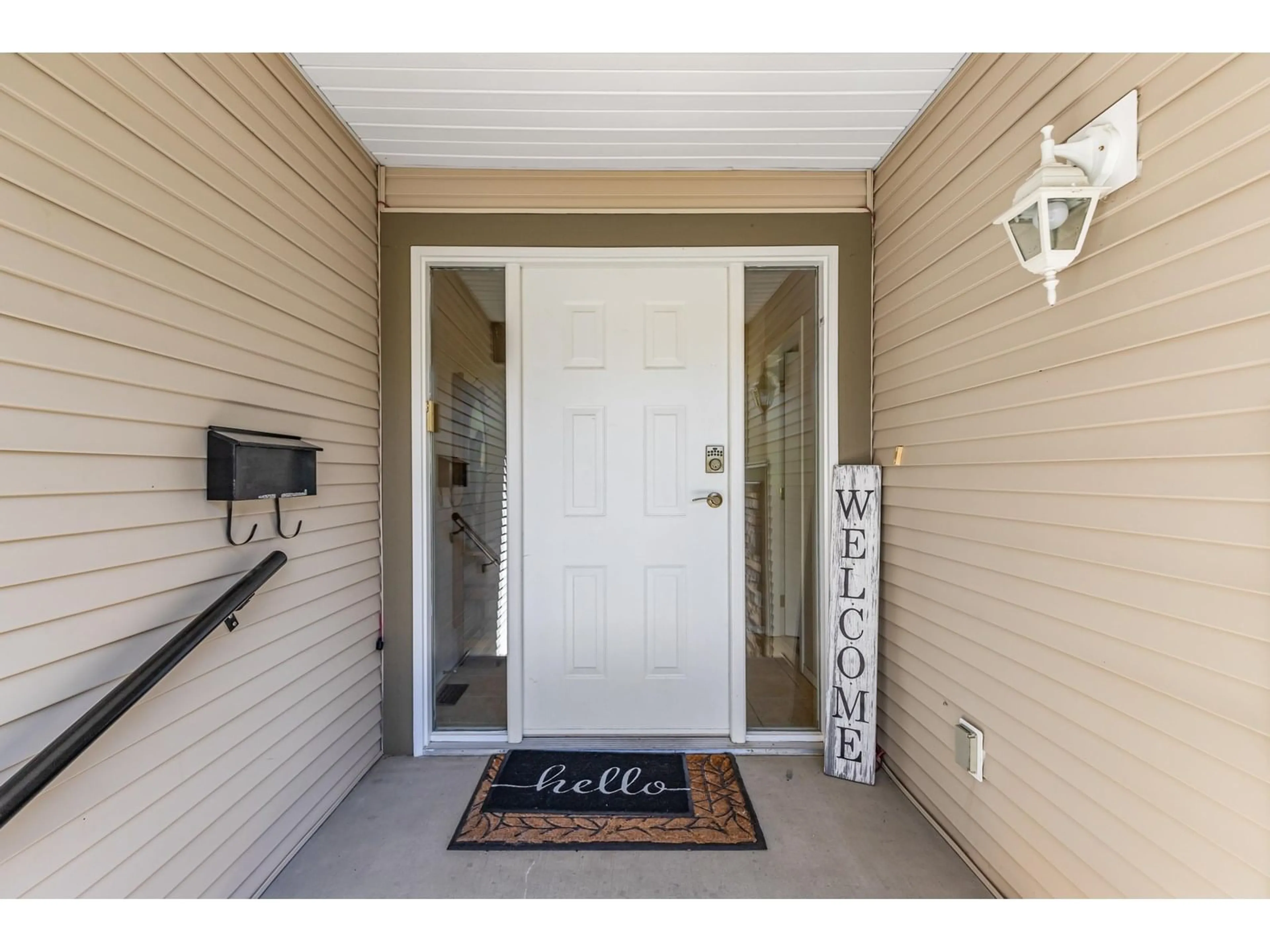 Indoor entryway for 18 - 3635 BLUE JAY STREET, Abbotsford British Columbia V2T6R6
