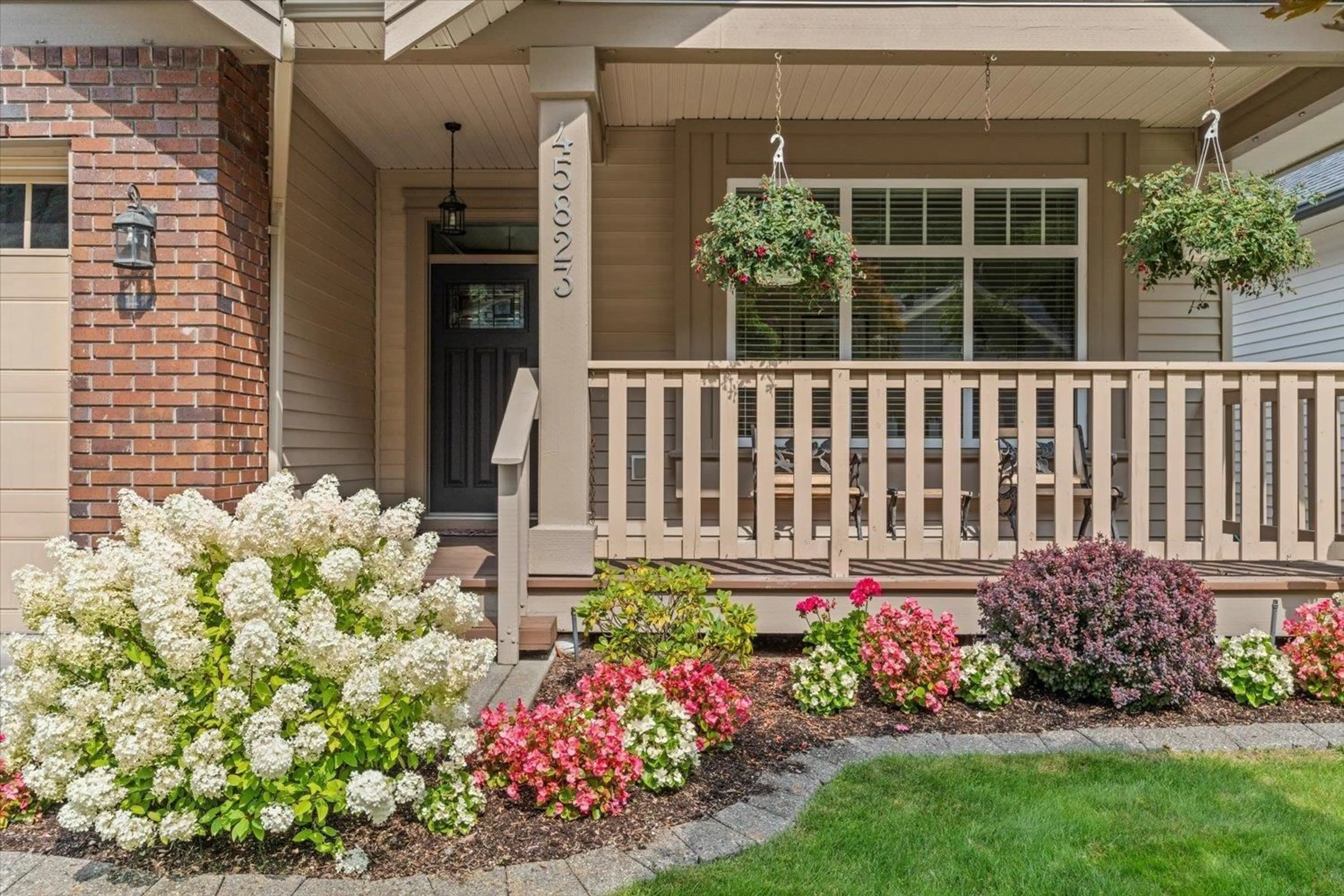 Indoor entryway for 45823 FOXRIDGE CRESCENT, Chilliwack British Columbia V2R0P7