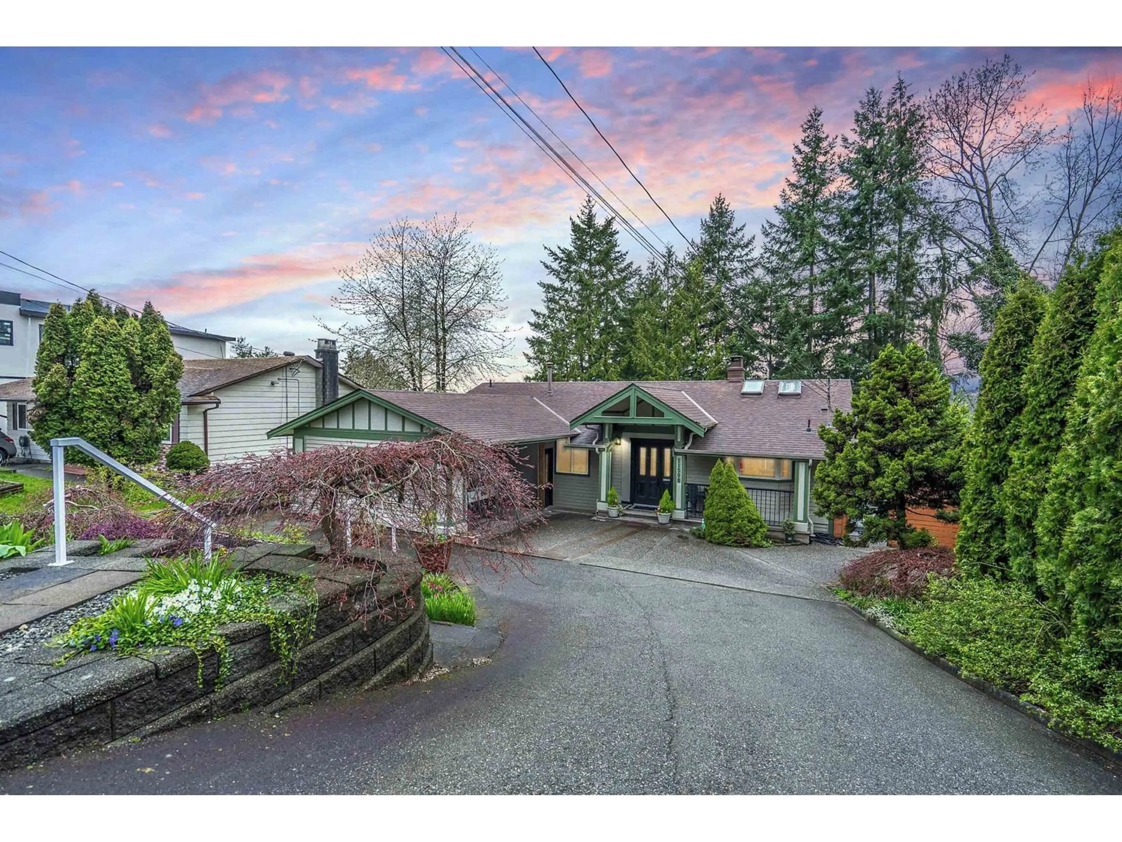 A pic from outside/outdoor area/front of a property/back of a property/a pic from drone, street for 11506 BAILEY, Surrey British Columbia V3V6J7