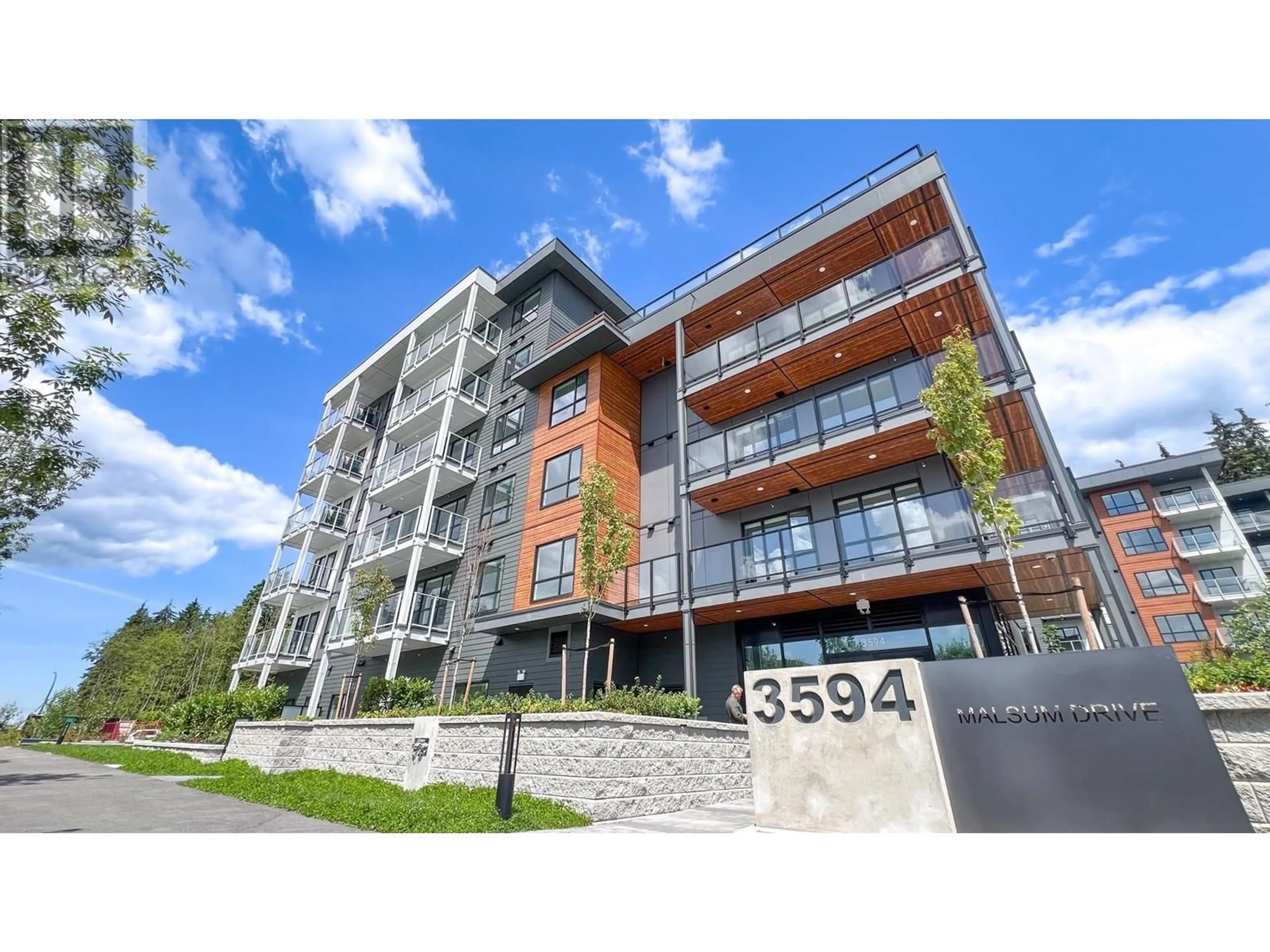 A pic from outside/outdoor area/front of a property/back of a property/a pic from drone, building for 422 - 3594 MALSUM DRIVE, North Vancouver British Columbia V7G0B4