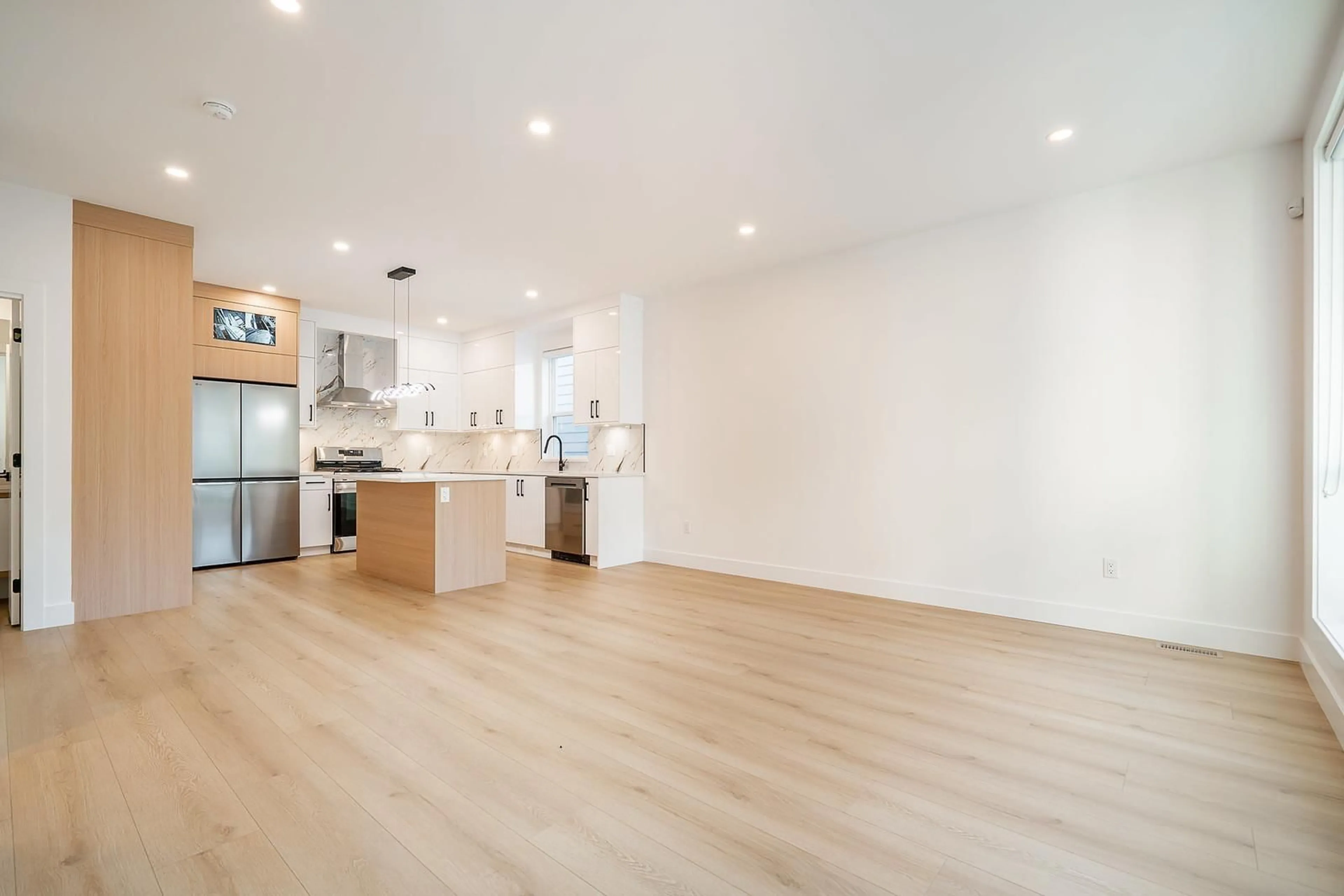 Open concept kitchen, wood/laminate floor for 102 - 16689 16, Surrey British Columbia V3W1E6