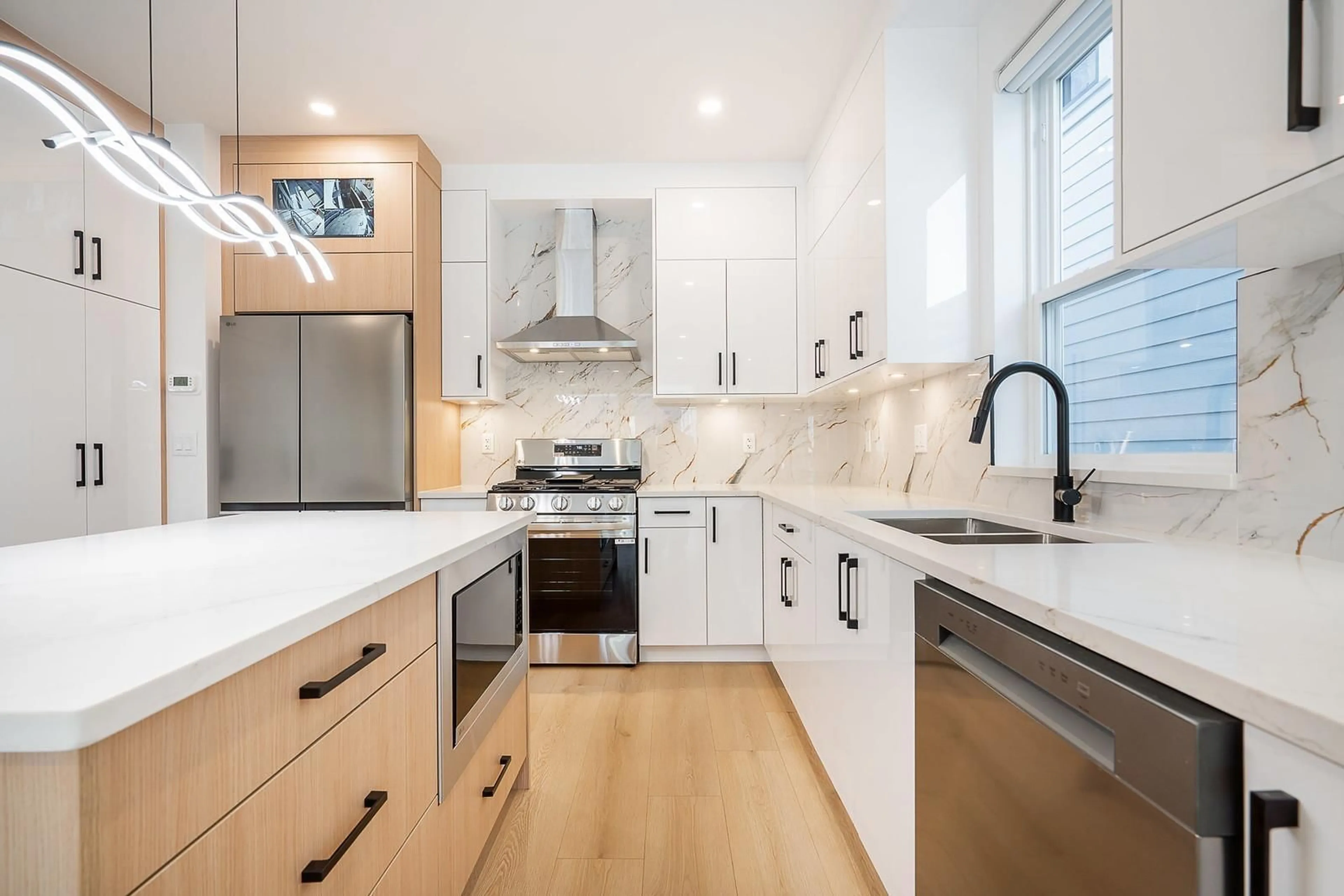 Contemporary kitchen, ceramic/tile floor for 102 - 16689 16, Surrey British Columbia V3W1E6