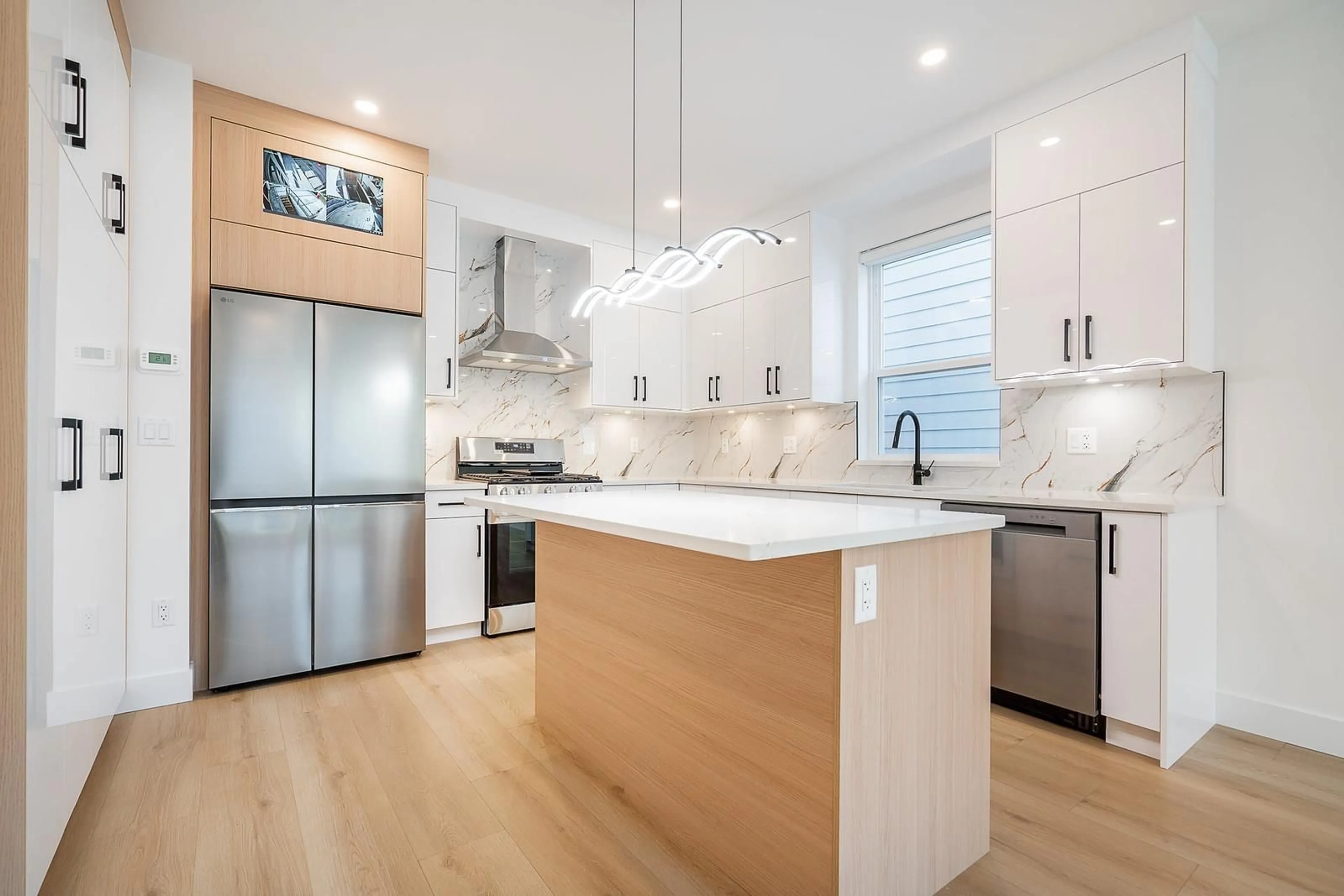 Open concept kitchen, unknown for 102 - 16689 16, Surrey British Columbia V3W1E6