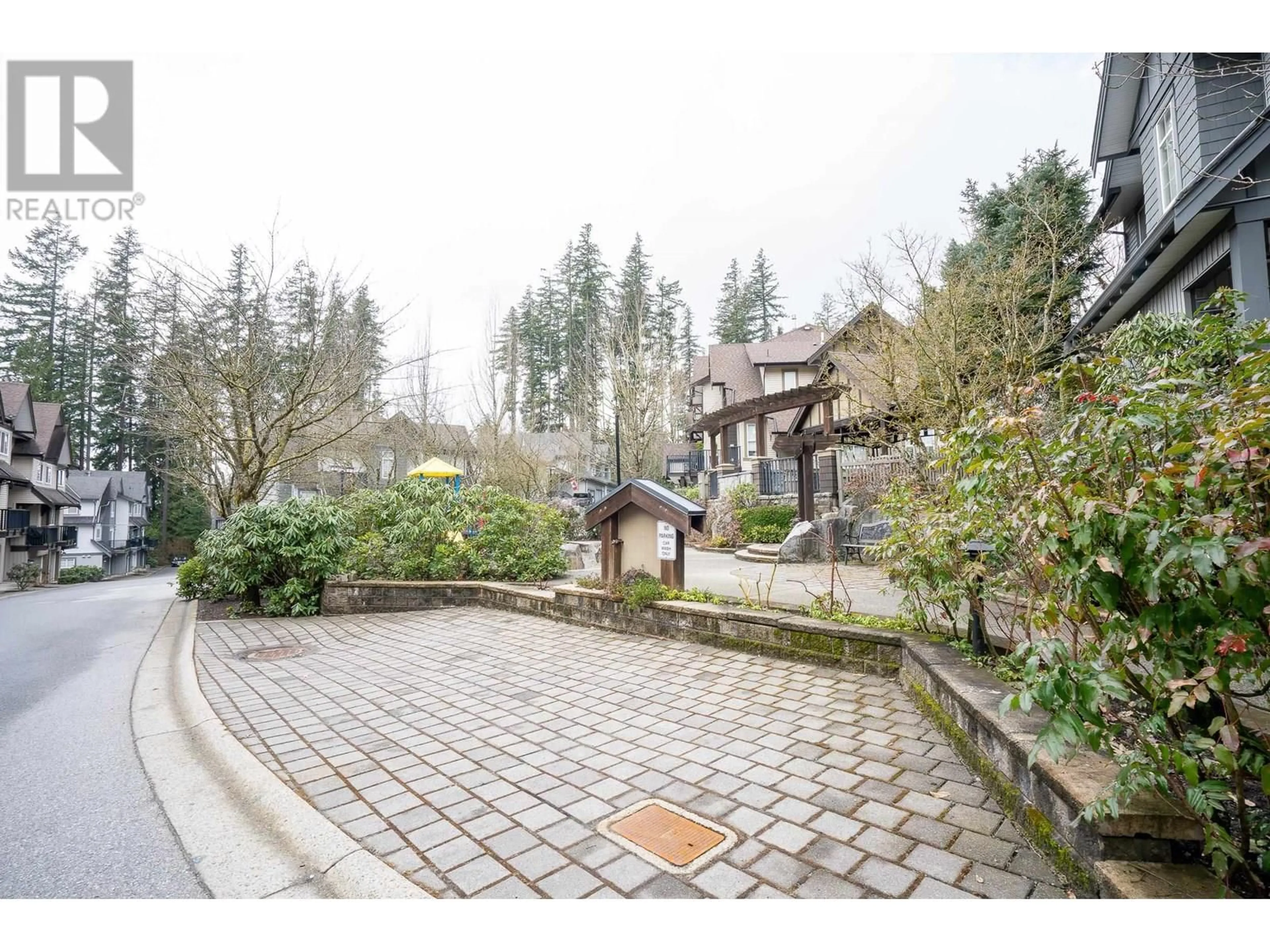 Patio, street for 1 - 2200 PANORAMA DRIVE, Port Moody British Columbia V3H5M2