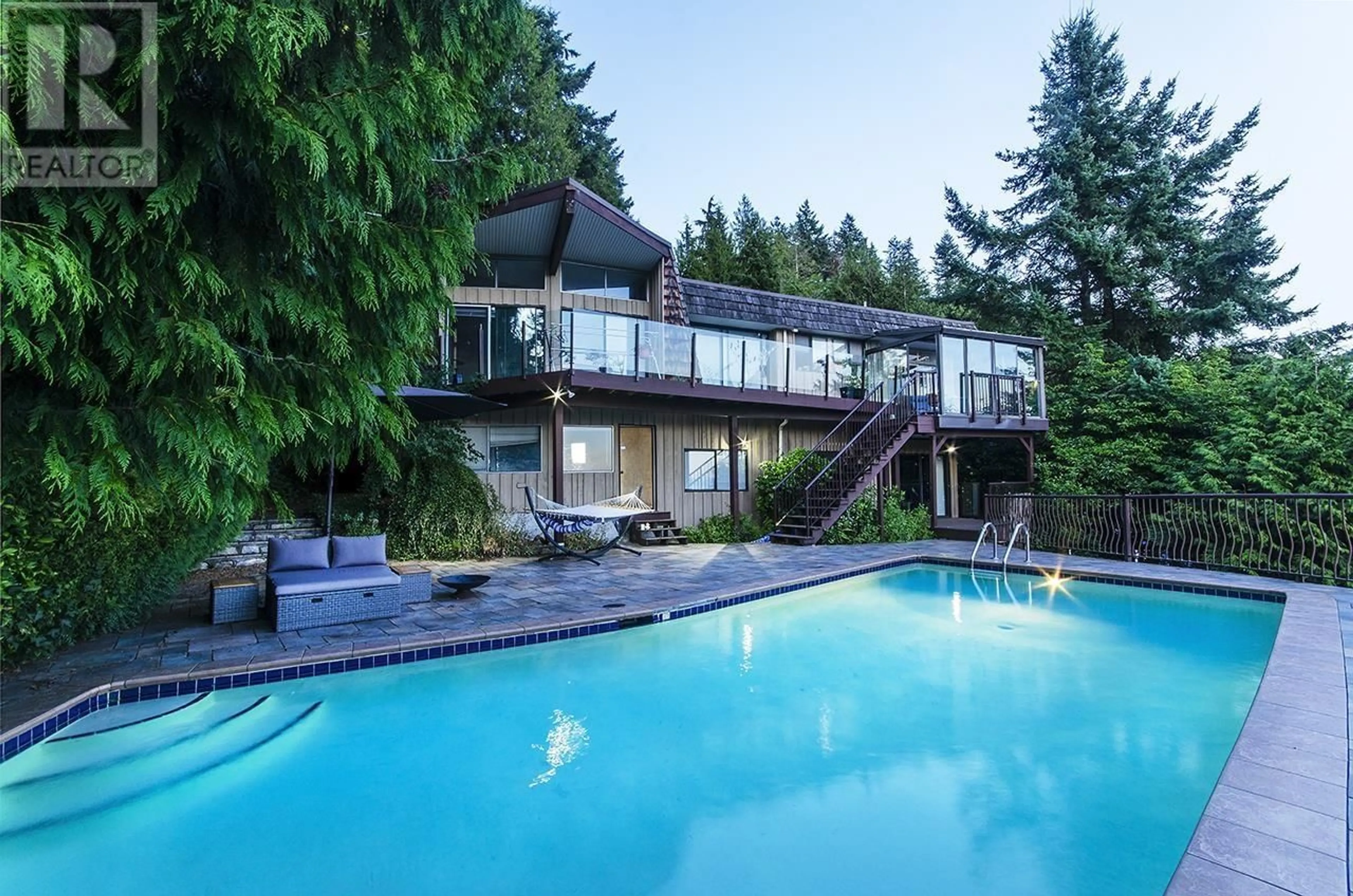 Pool for 3803 BAYRIDGE AVENUE, West Vancouver British Columbia V7V3J3