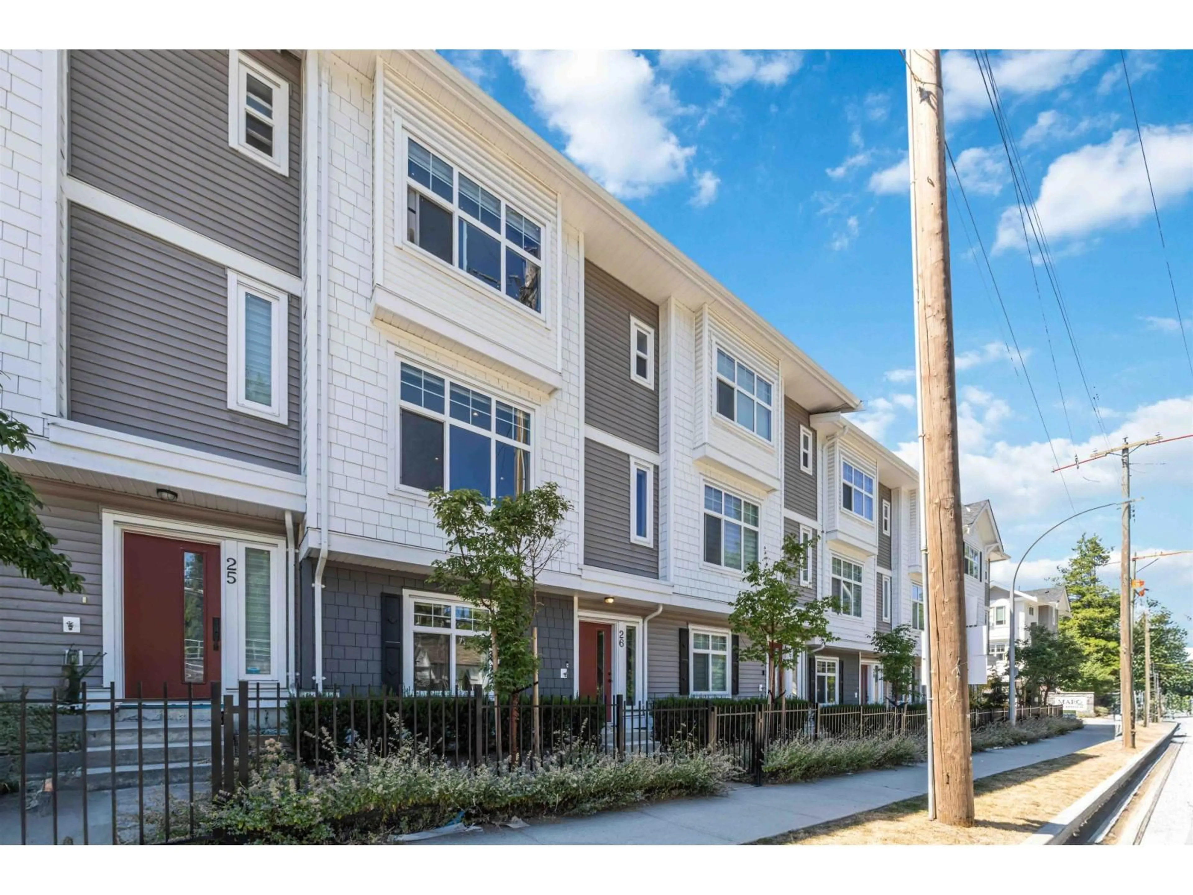 Home with vinyl exterior material, street for 26 - 2033 MCKENZIE, Abbotsford British Columbia V2S3Z6