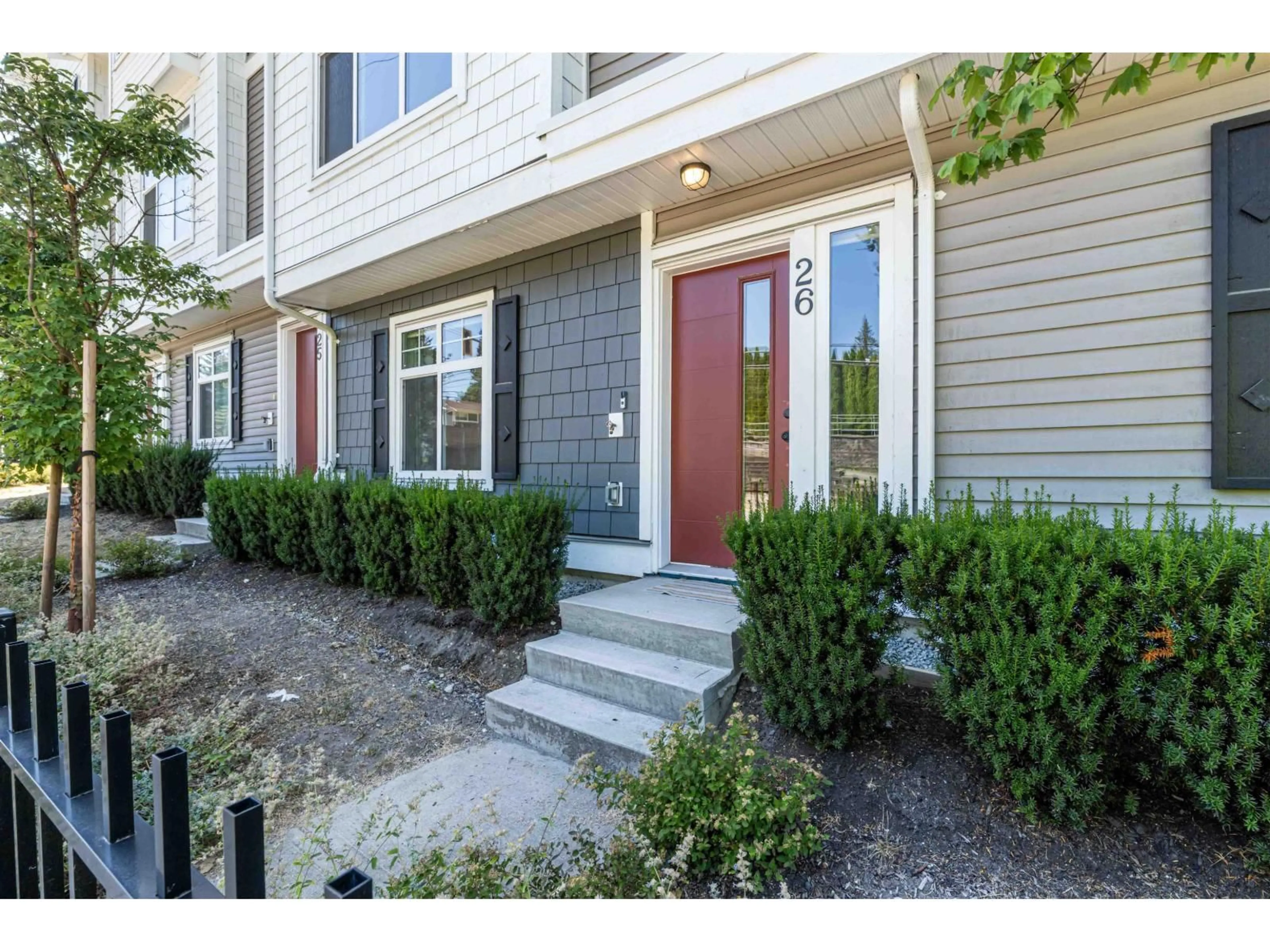 Indoor entryway for 26 - 2033 MCKENZIE, Abbotsford British Columbia V2S3Z6