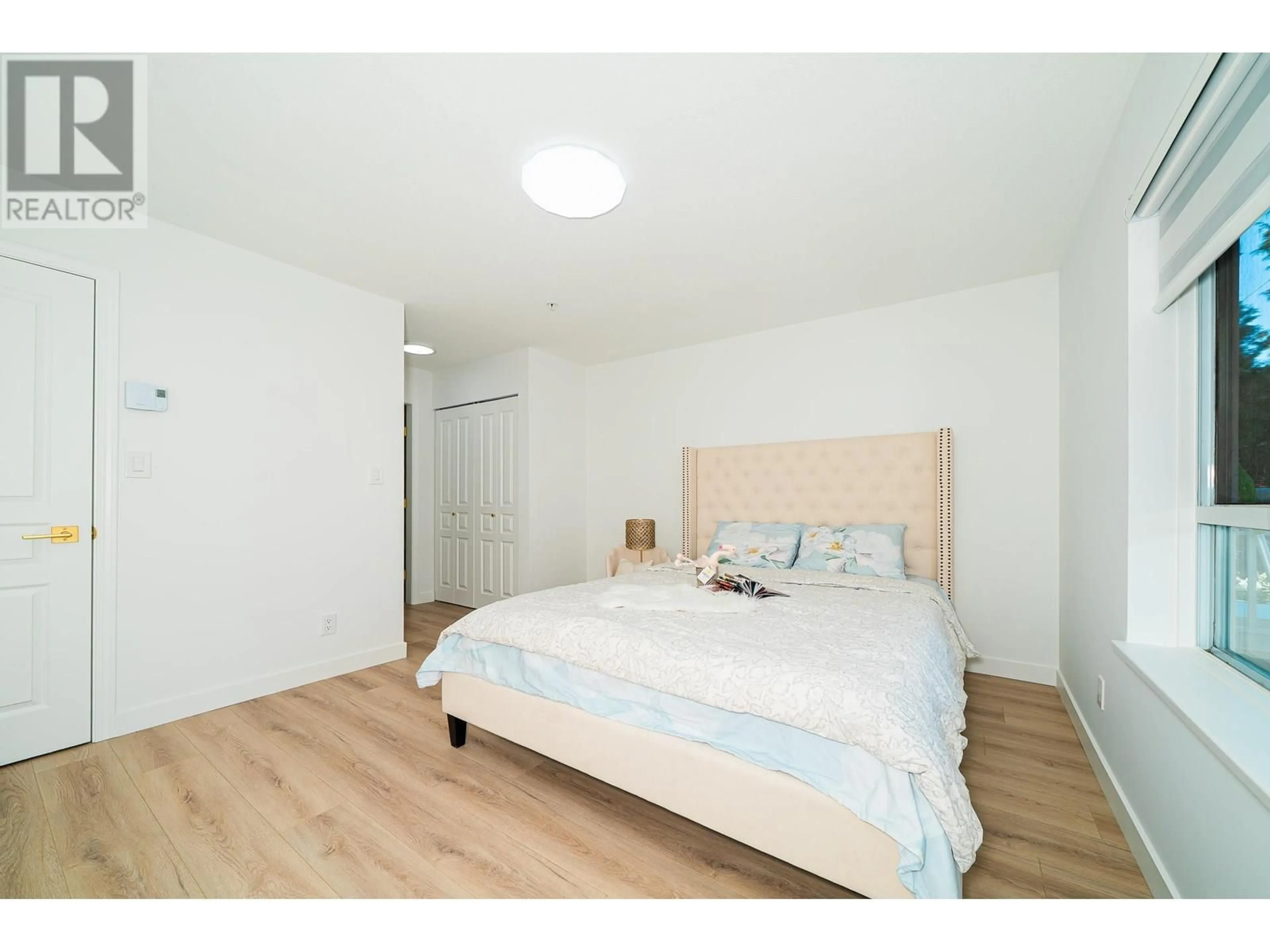 A pic of a room for 211 - 7117 ANTRIM AVENUE, Burnaby British Columbia V5J5K1