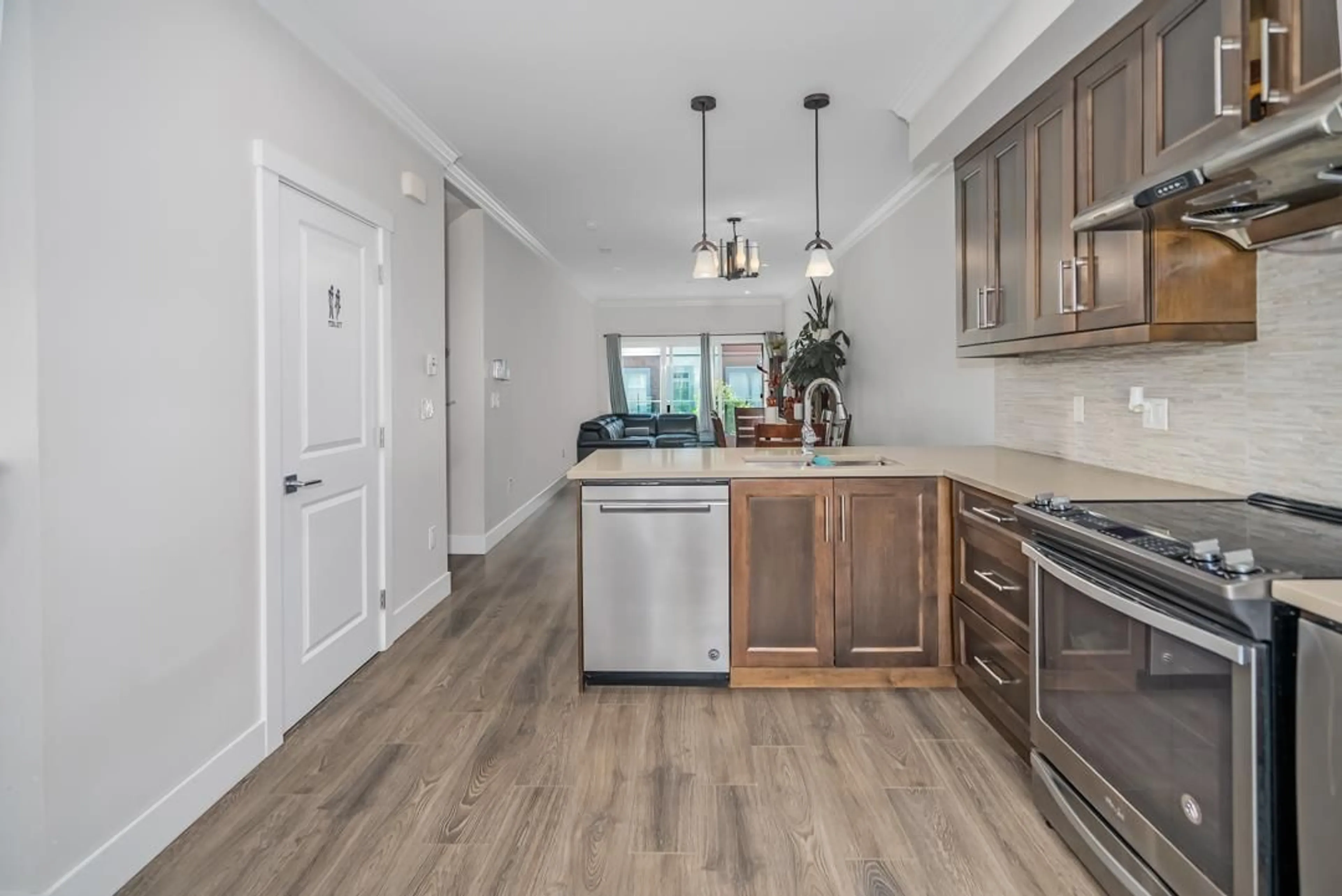 Open concept kitchen, unknown for 3 - 13328 96, Surrey British Columbia V3V1Y4