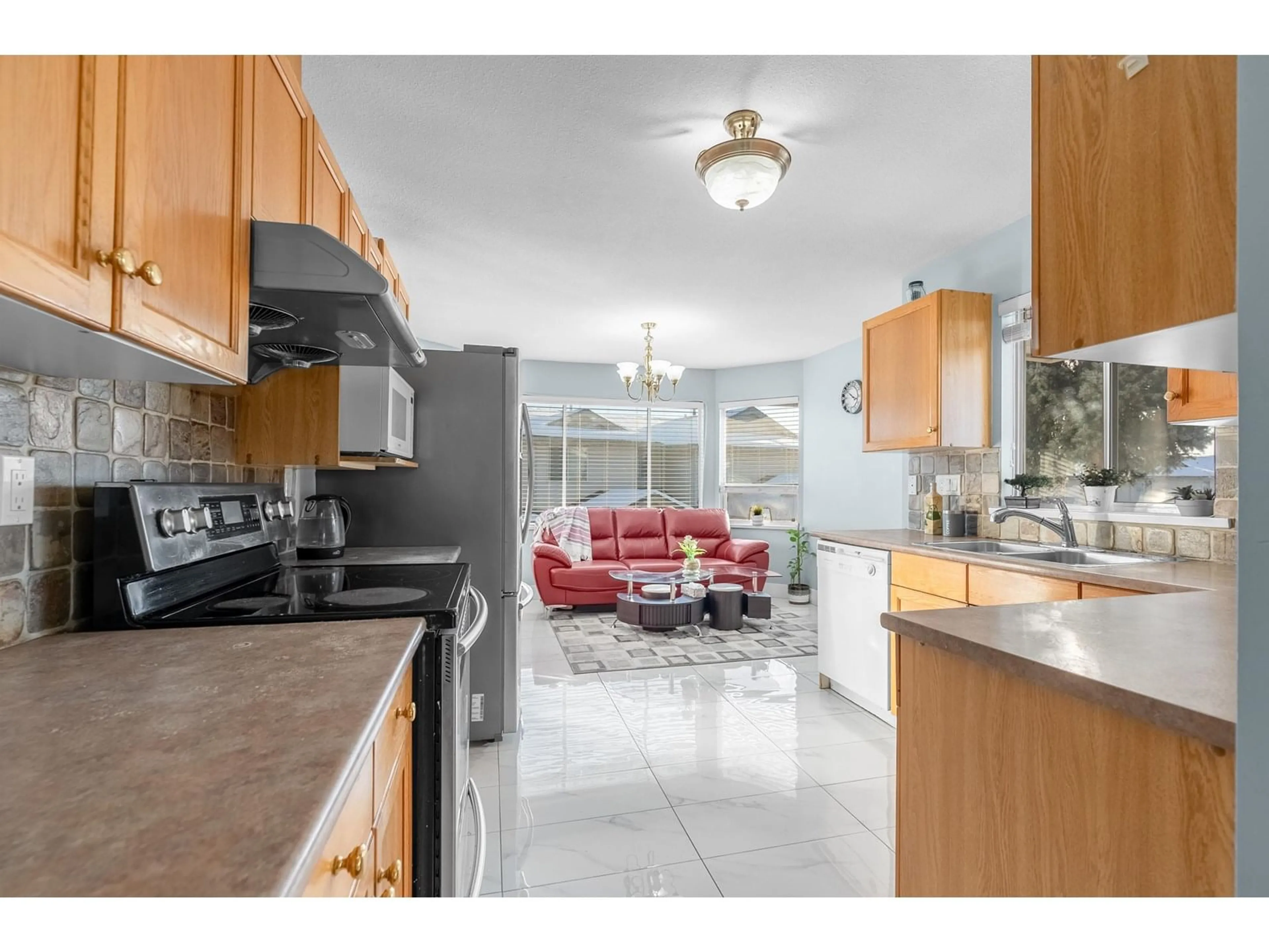 Open concept kitchen, ceramic/tile floor for 17 - 3070 TOWNLINE, Abbotsford British Columbia V2T5M2