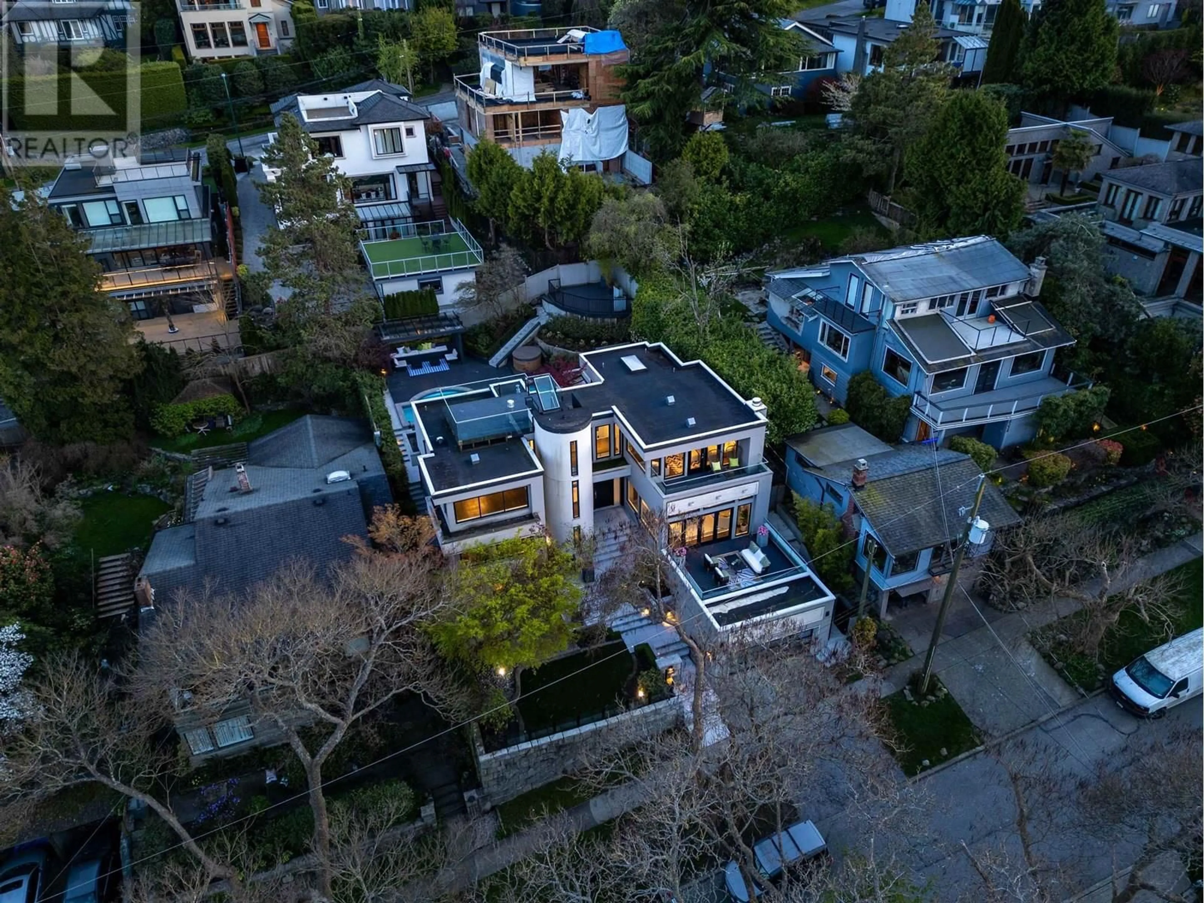 A pic from outside/outdoor area/front of a property/back of a property/a pic from drone, street for 4524 1ST AVENUE, Vancouver British Columbia V6R1H8