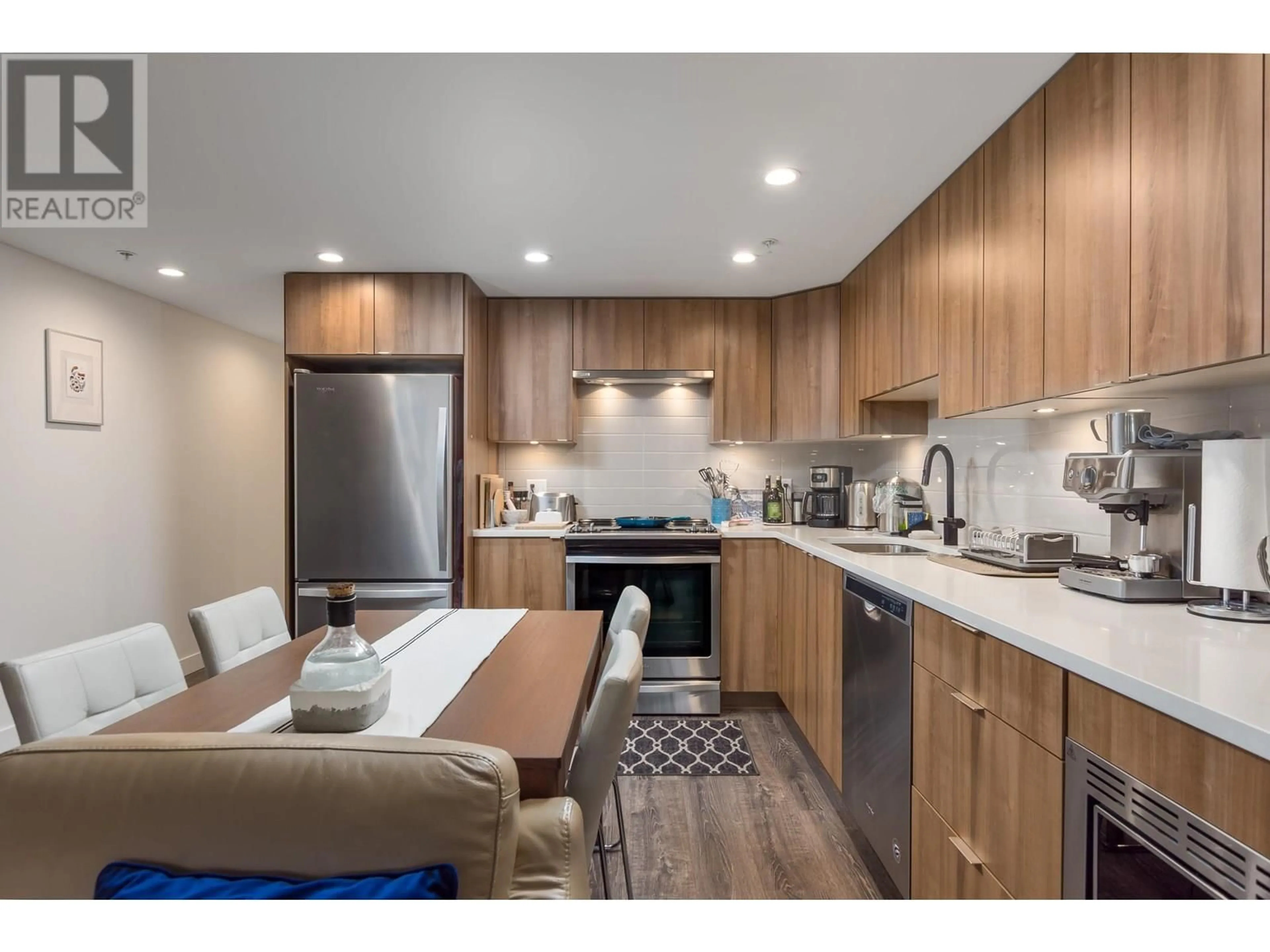 Open concept kitchen, wood/laminate floor for 304 - 1365 PEMBERTON AVENUE, Squamish British Columbia V8B1B7