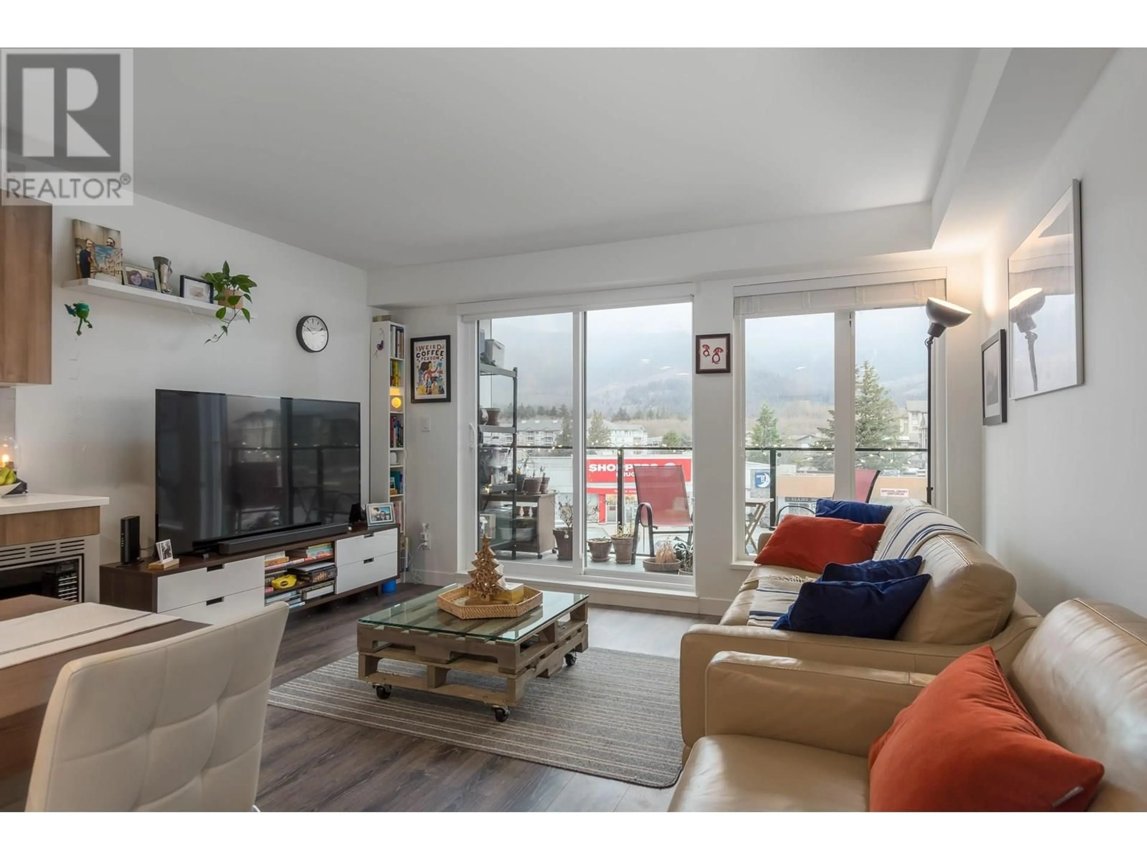 Living room with furniture, wood/laminate floor for 304 - 1365 PEMBERTON AVENUE, Squamish British Columbia V8B1B7