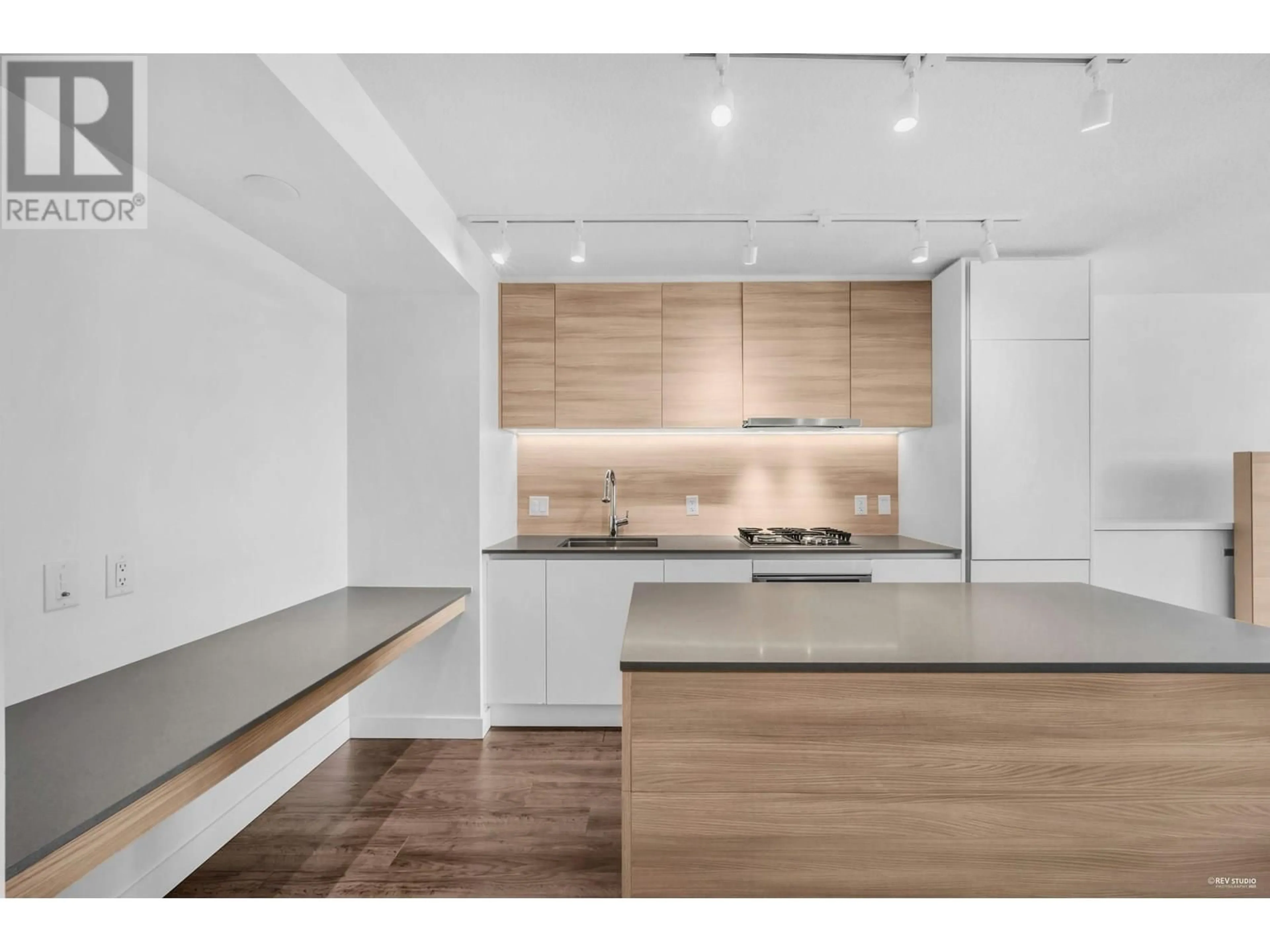 Open concept kitchen, wood/laminate floor for 2003 - 988 QUAYSIDE DRIVE, New Westminster British Columbia V3M0L5