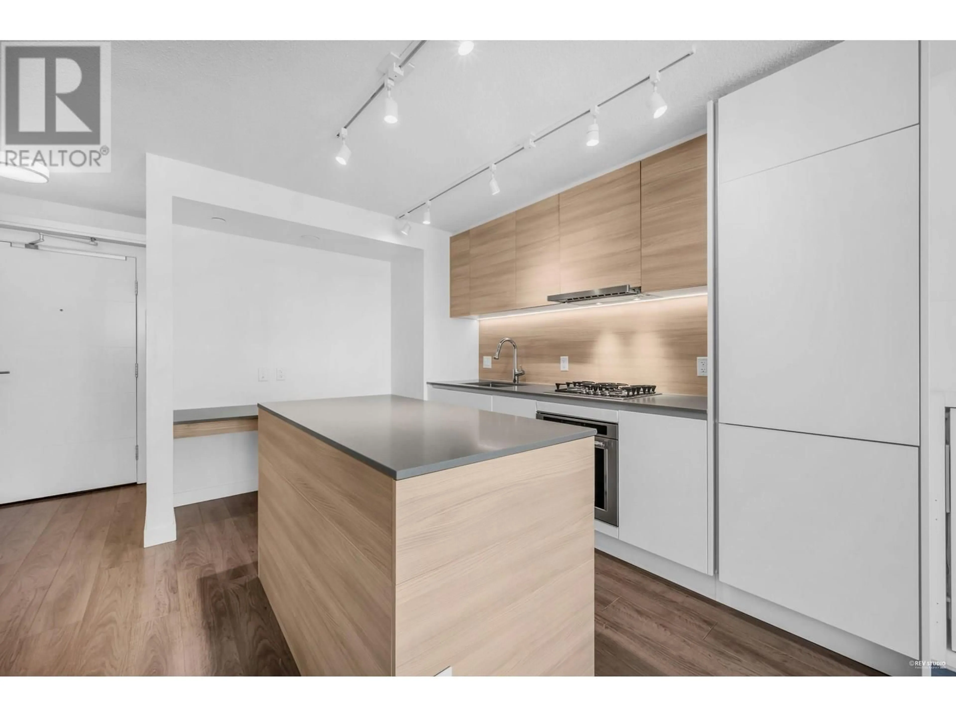 Open concept kitchen, wood/laminate floor for 2003 - 988 QUAYSIDE DRIVE, New Westminster British Columbia V3M0L5