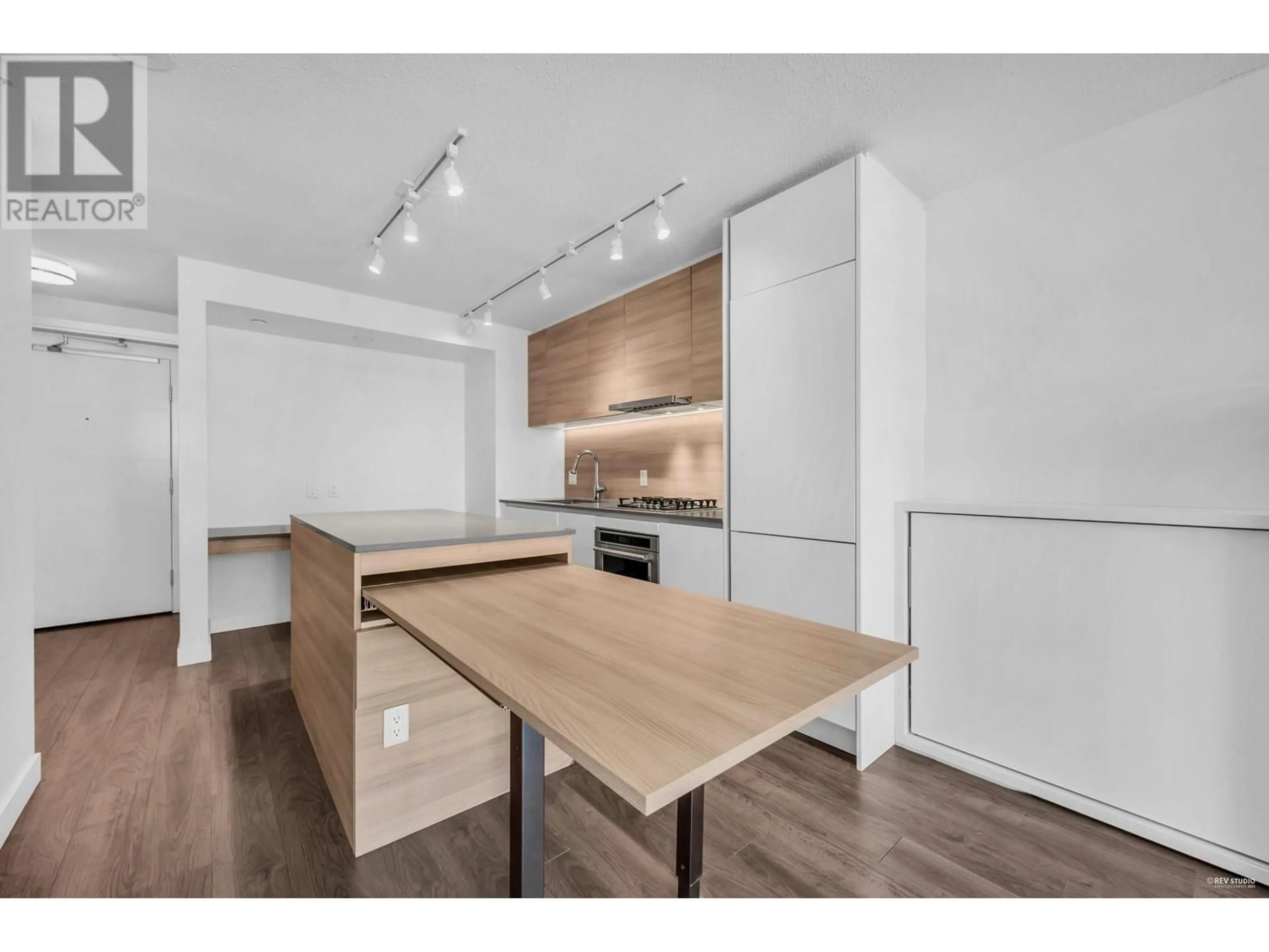 Open concept kitchen, wood/laminate floor for 2003 - 988 QUAYSIDE DRIVE, New Westminster British Columbia V3M0L5