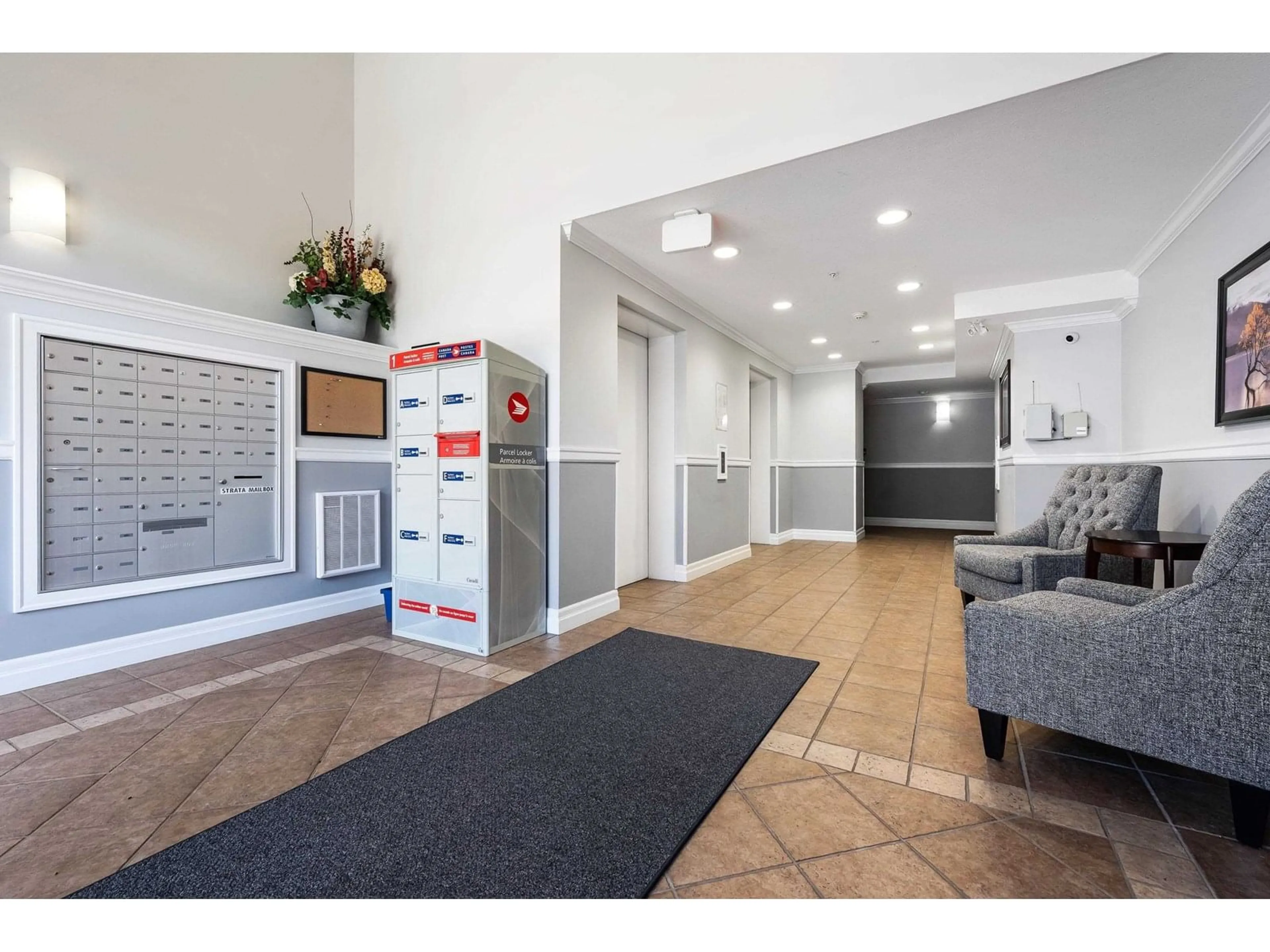Indoor foyer for 410 - 45769 STEVENSON ROAD, Chilliwack British Columbia V2R5Z2