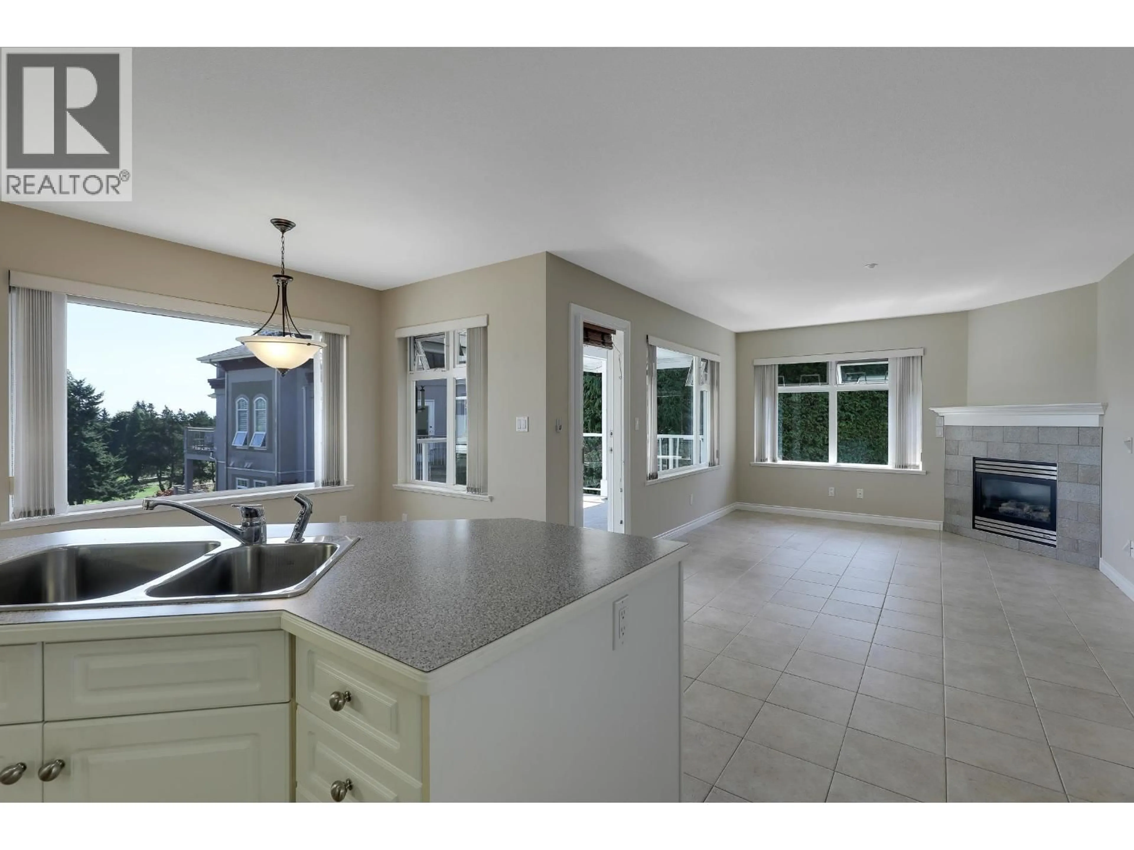Open concept kitchen, ceramic/tile floor for 301 - 1330 HUNTER ROAD, Delta British Columbia V4L1Y8