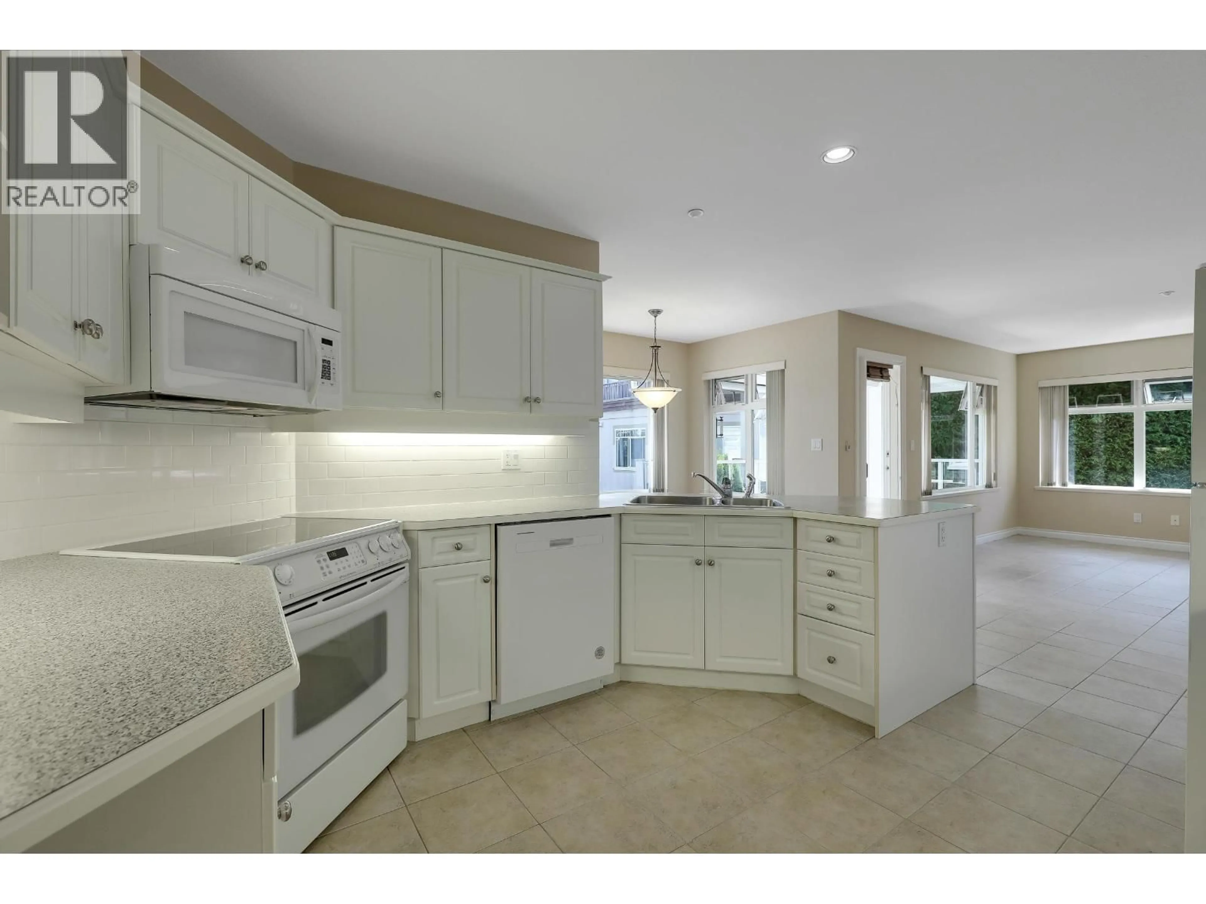 Open concept kitchen, ceramic/tile floor for 301 - 1330 HUNTER ROAD, Delta British Columbia V4L1Y8