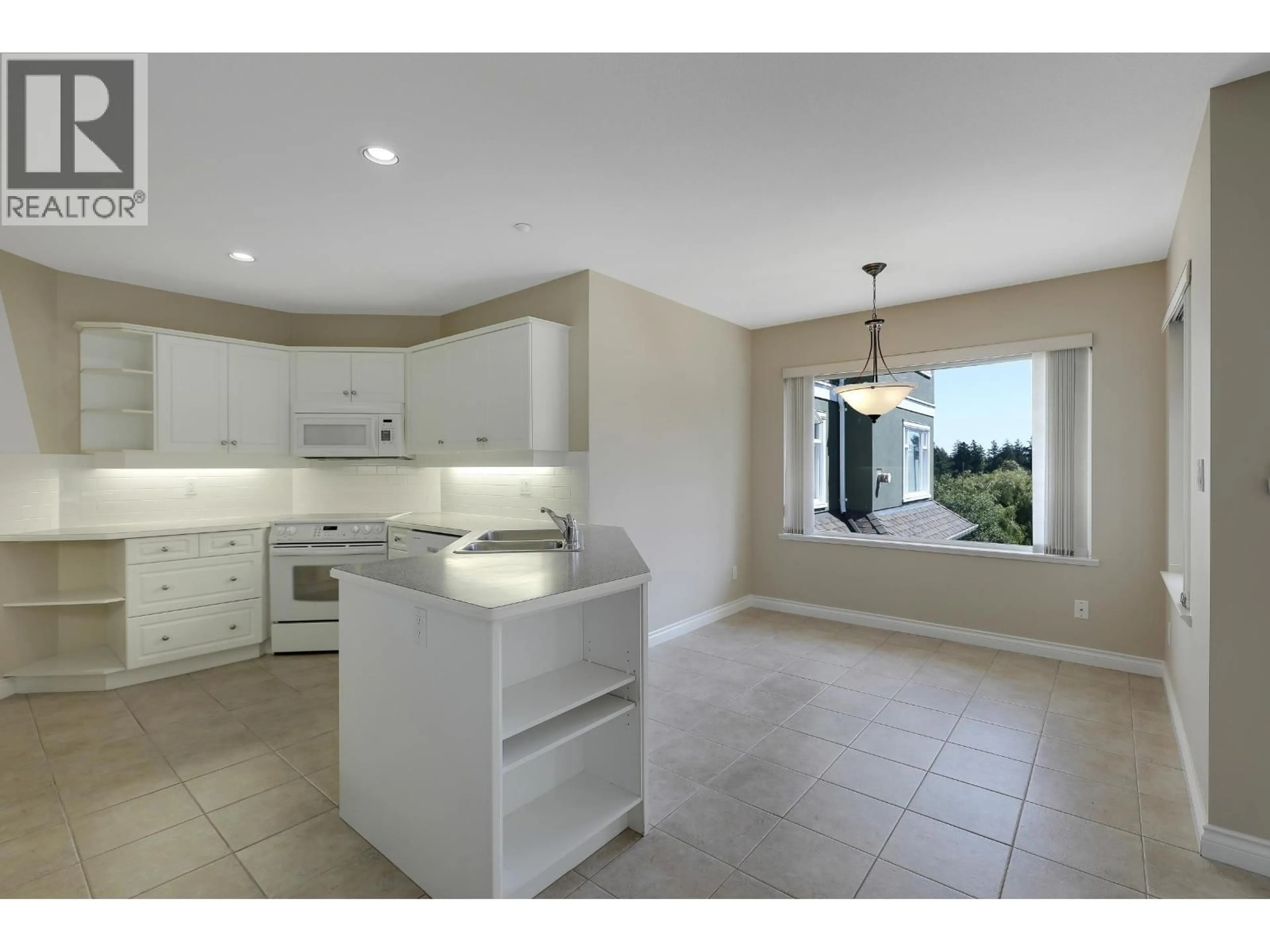Open concept kitchen, ceramic/tile floor for 301 - 1330 HUNTER ROAD, Delta British Columbia V4L1Y8