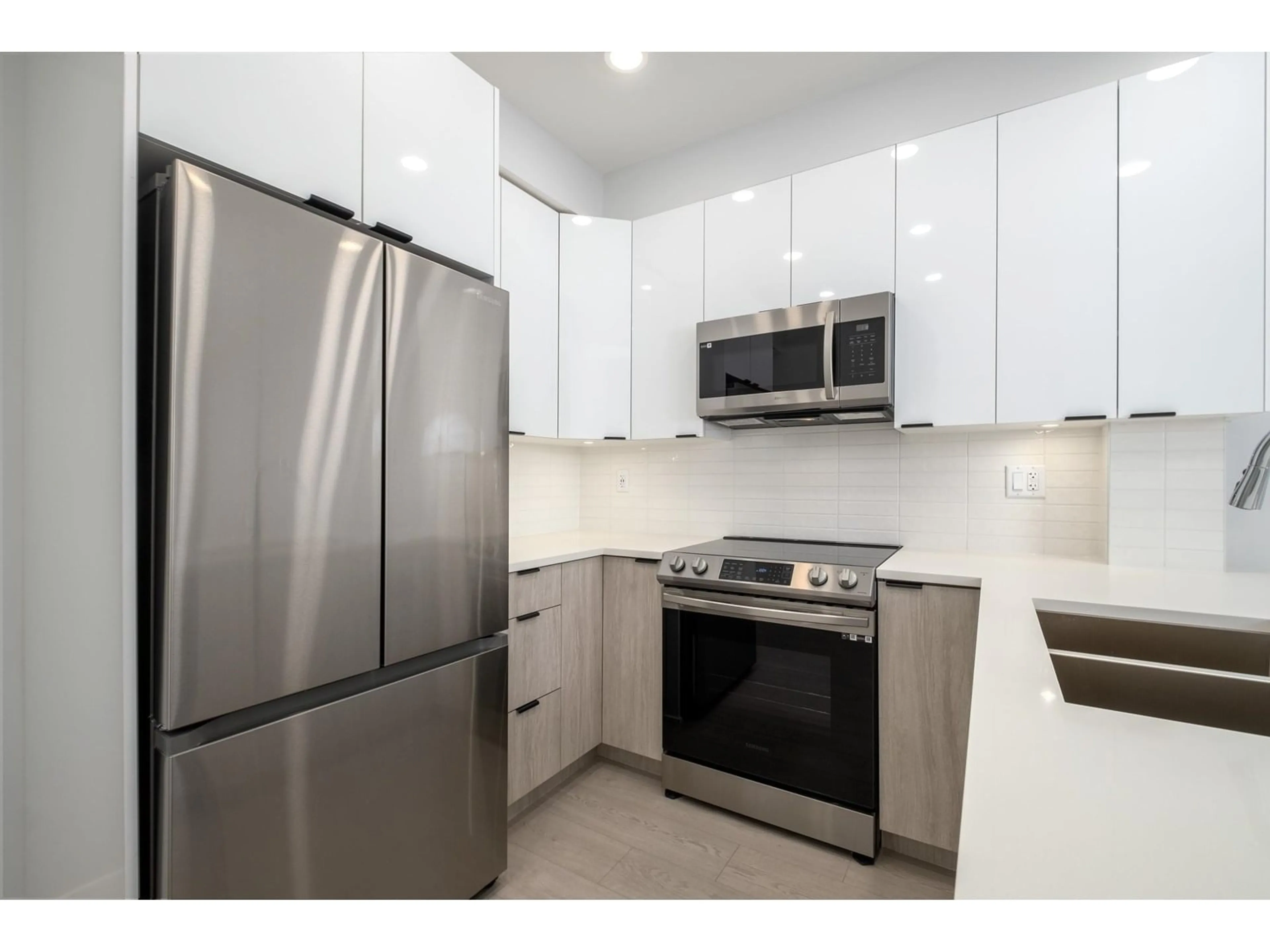 Standard kitchen, unknown for 212 - 20360 LOGAN, Langley British Columbia V3A0P5
