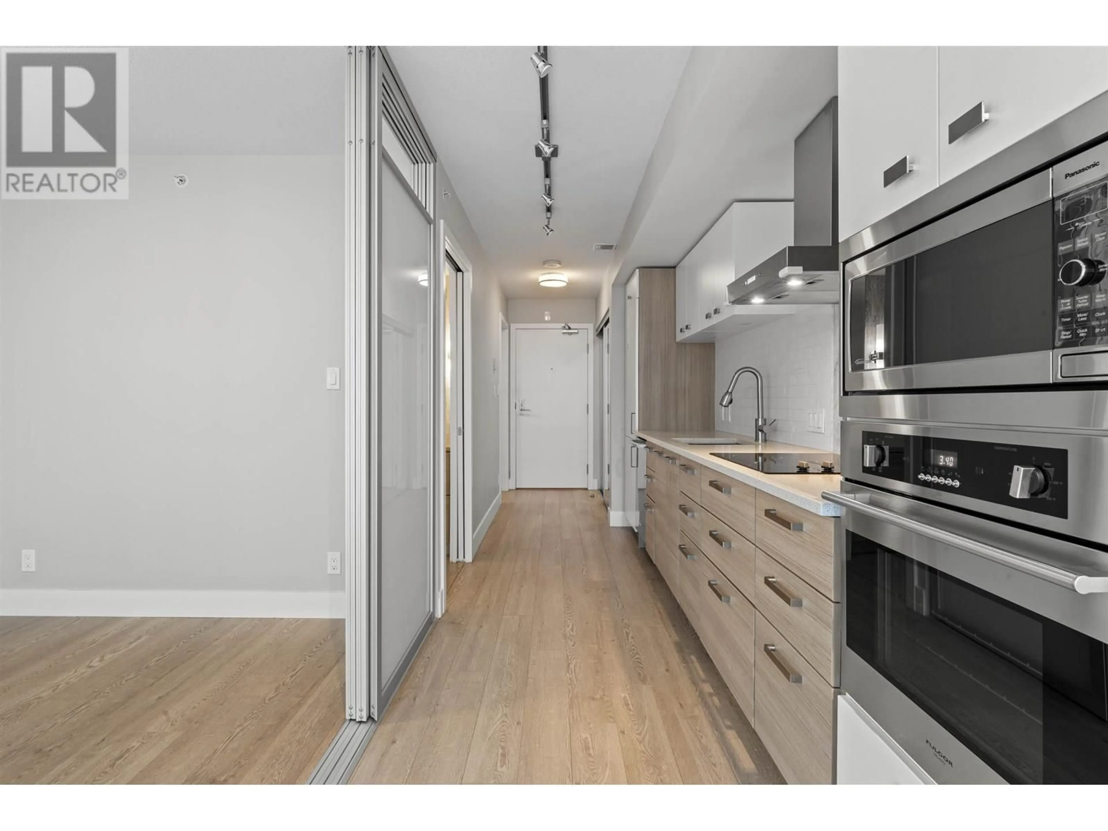 Standard kitchen, wood/laminate floor for 516 - 1783 MANITOBA STREET, Vancouver British Columbia V5Y0K1