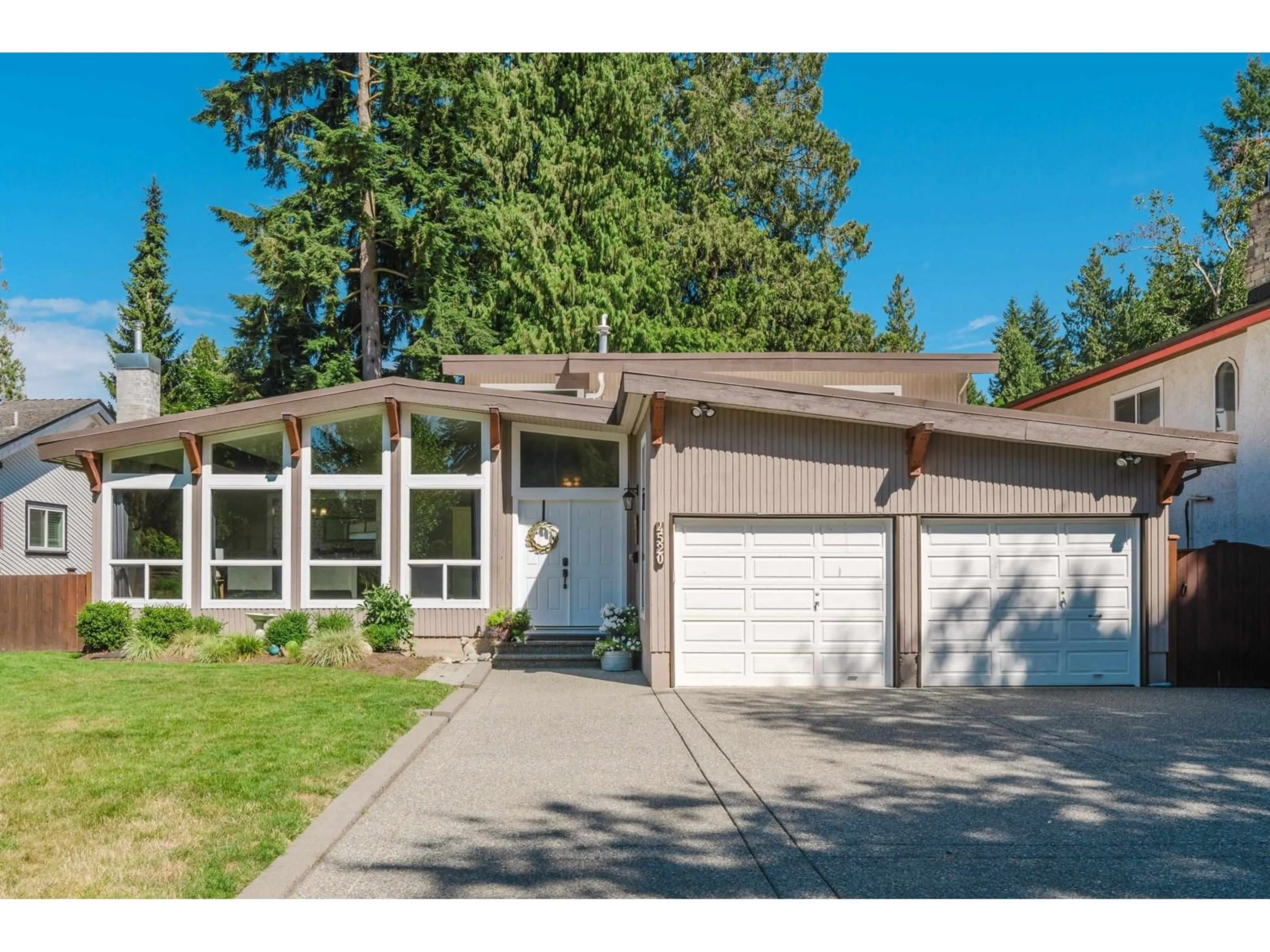 Home with vinyl exterior material, street for 4520 206, Langley British Columbia V3A2B7