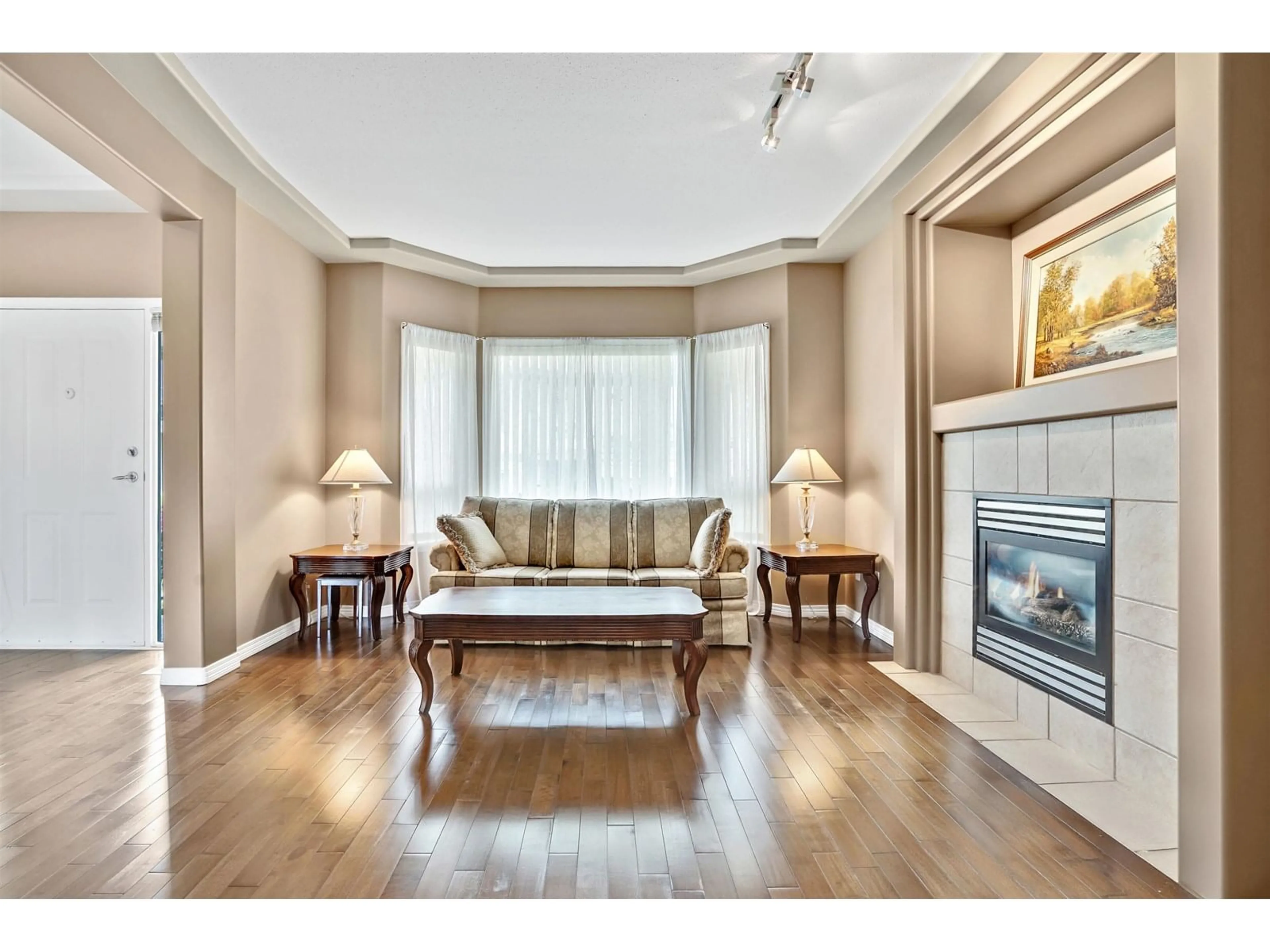 Living room with furniture, wood/laminate floor for 37 - 31517 SPUR, Abbotsford British Columbia V2T6V7