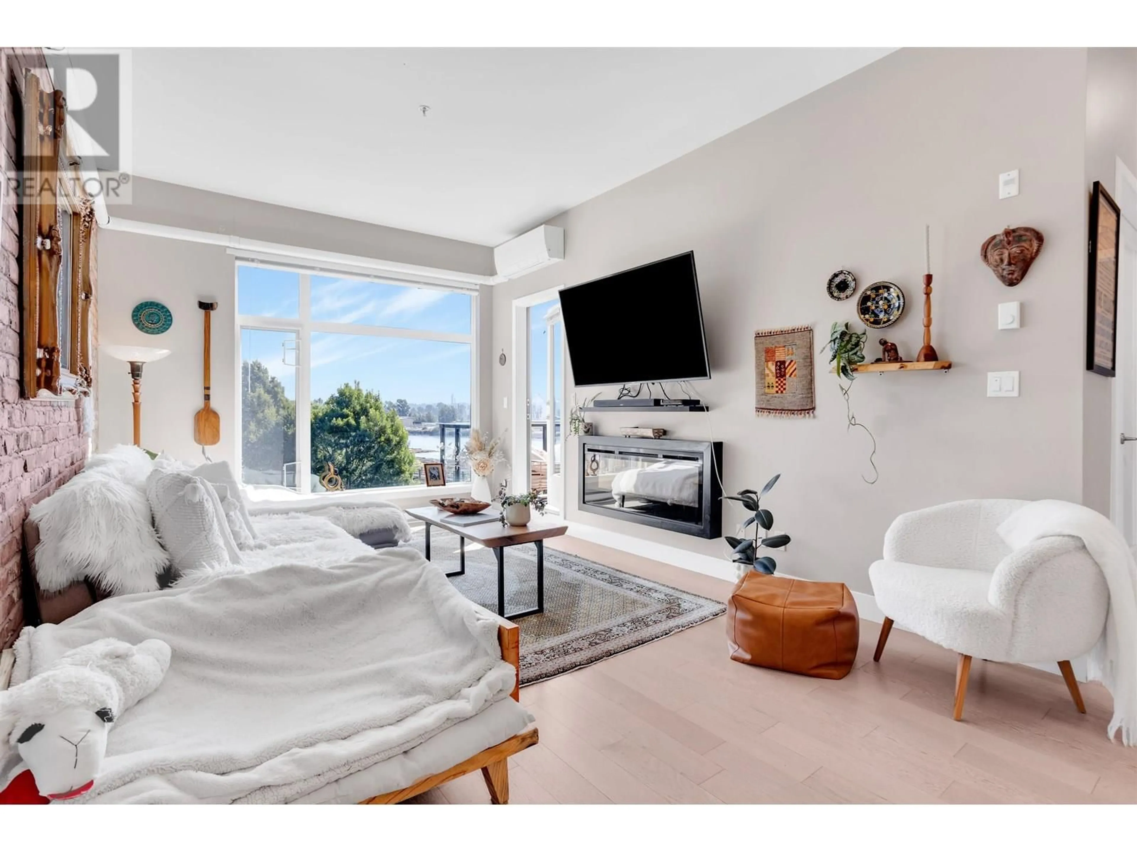 Living room with furniture, unknown for 308 - 260 SALTER STREET, New Westminster British Columbia V3M0H4