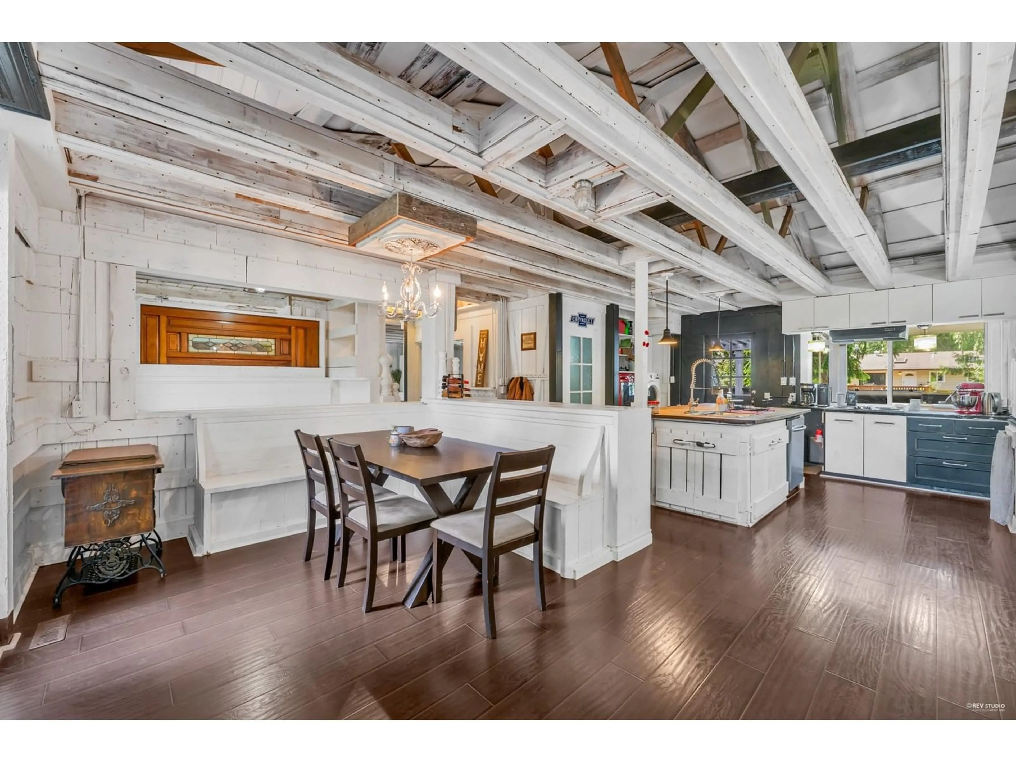 Open concept kitchen, wood/laminate floor for 20288 43A, Langley British Columbia V3A5L8