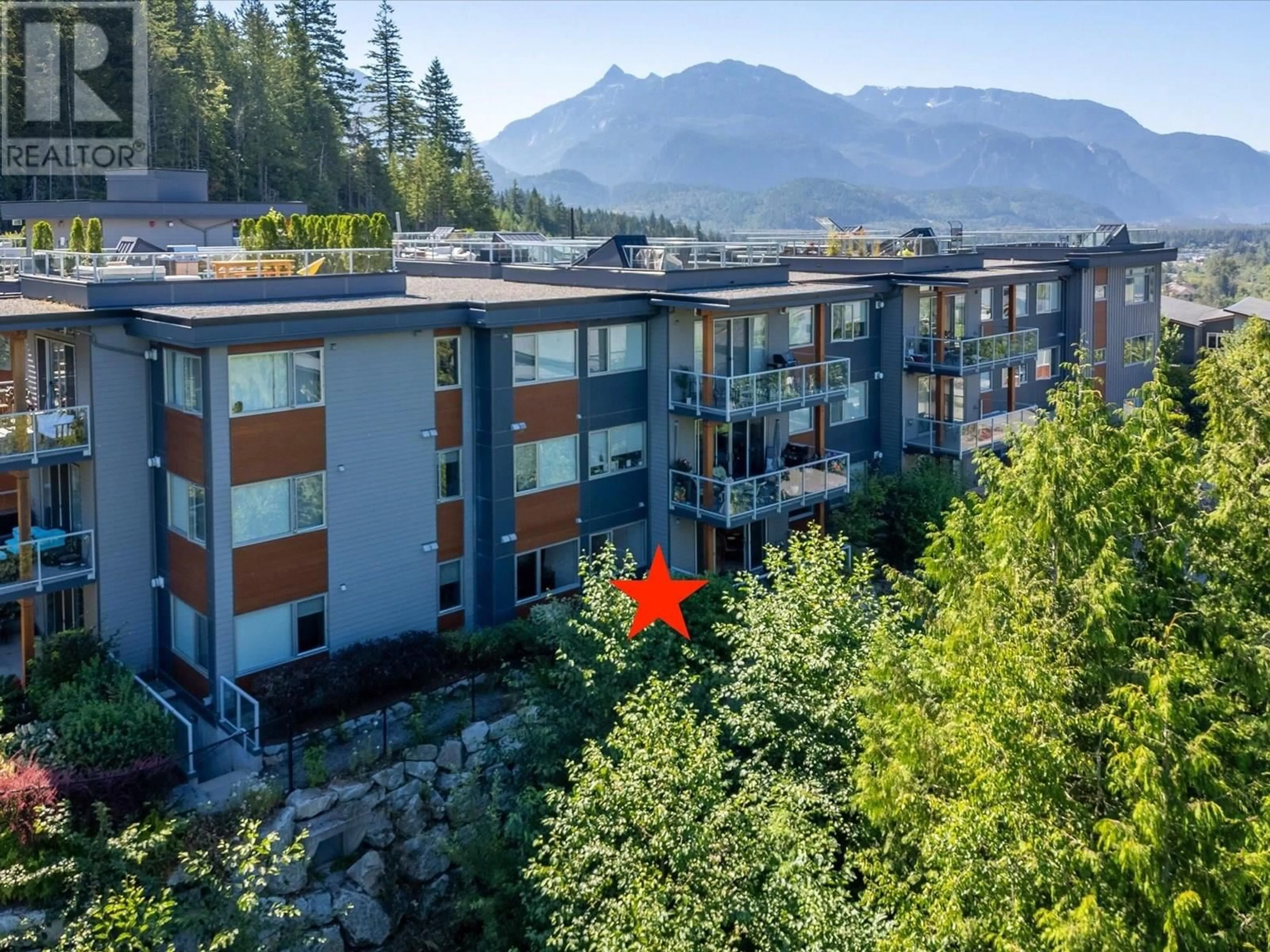 A pic from outside/outdoor area/front of a property/back of a property/a pic from drone, mountain view for 105 - 41328 SKYRIDGE PLACE, Squamish British Columbia V8B0Y7