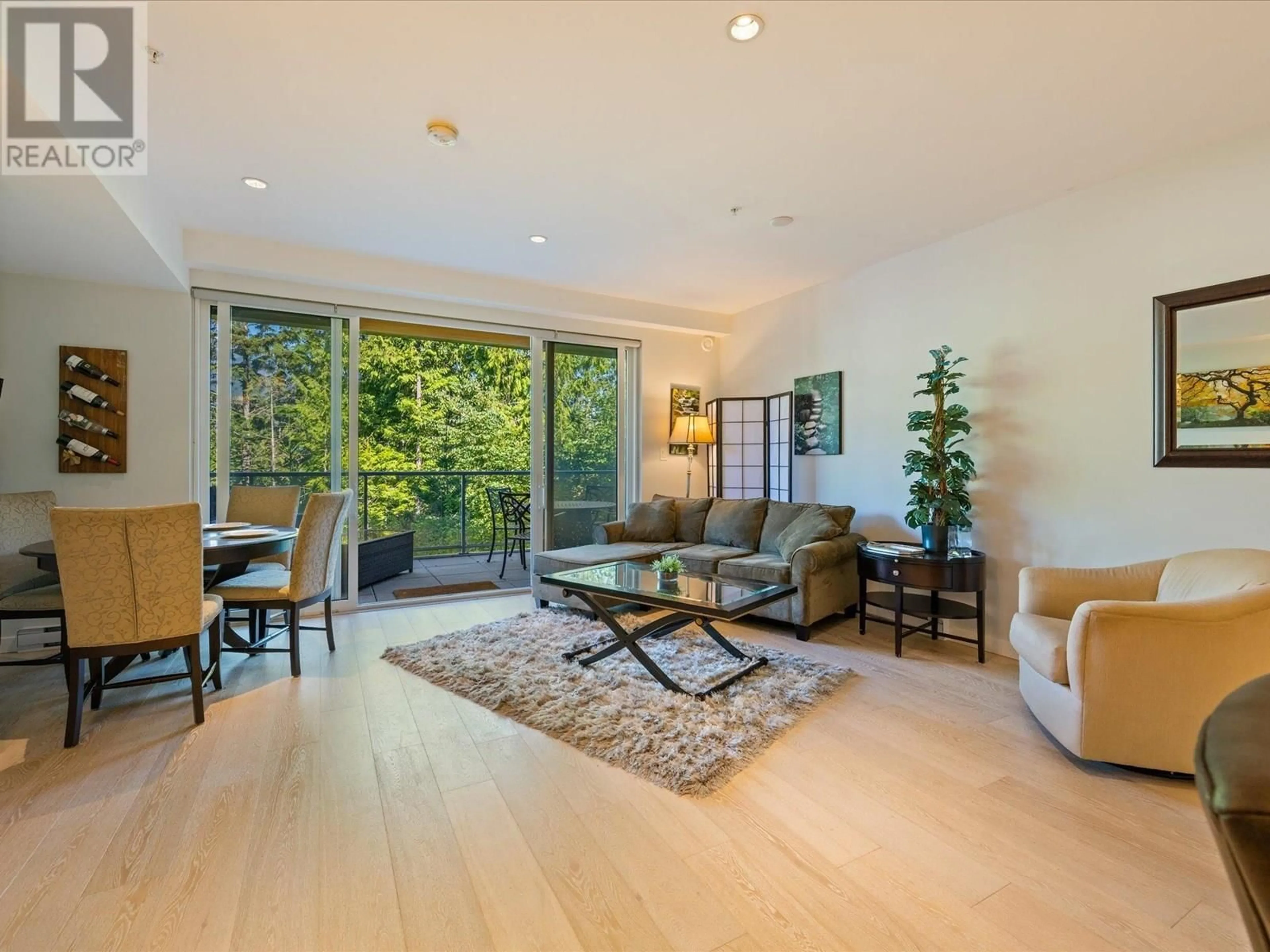 Living room with furniture, wood/laminate floor for 105 - 41328 SKYRIDGE PLACE, Squamish British Columbia V8B0Y7