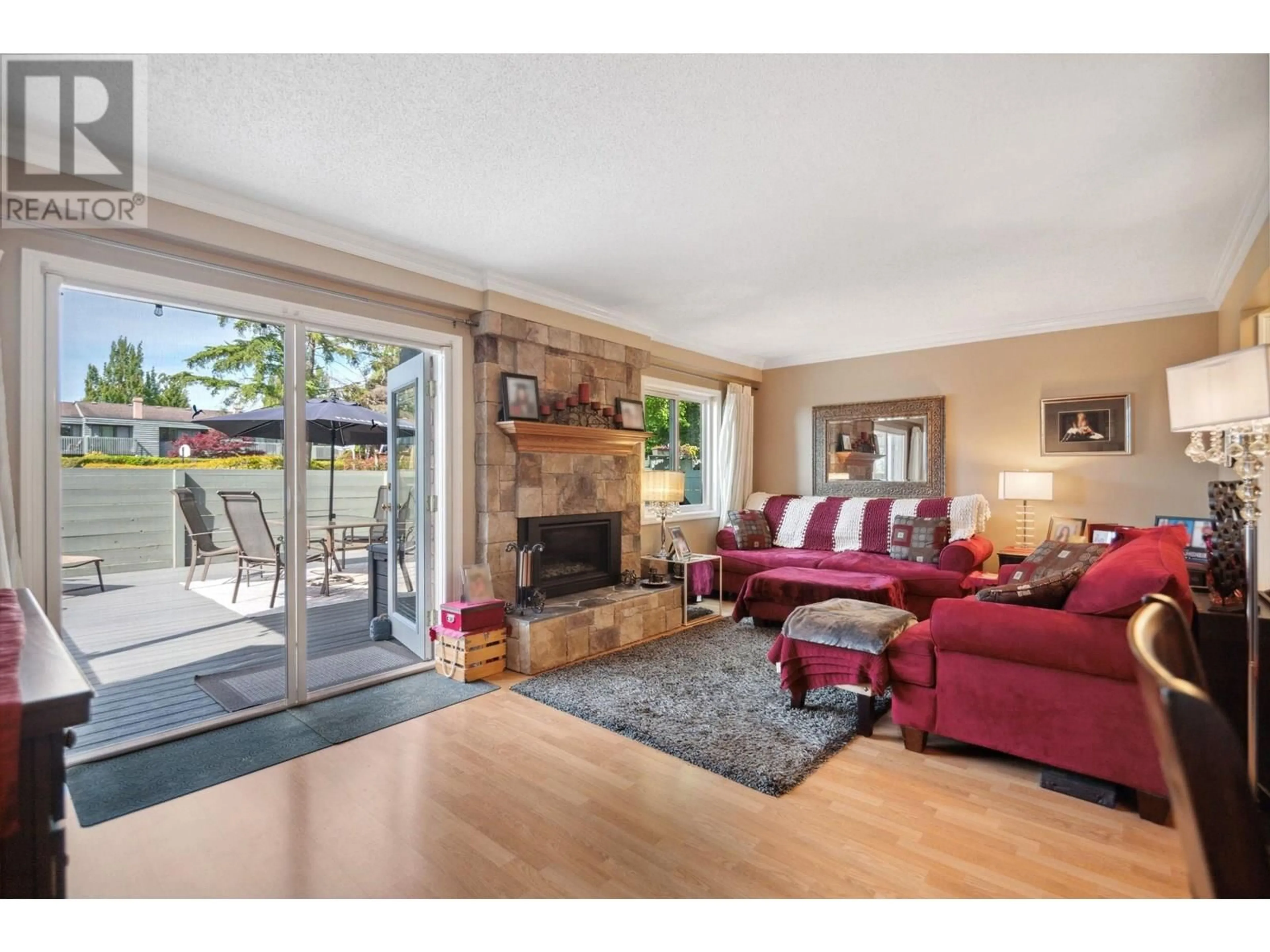 Living room with furniture, wood/laminate floor for 119 - 3031 WILLIAMS ROAD, Richmond British Columbia V7E4E9