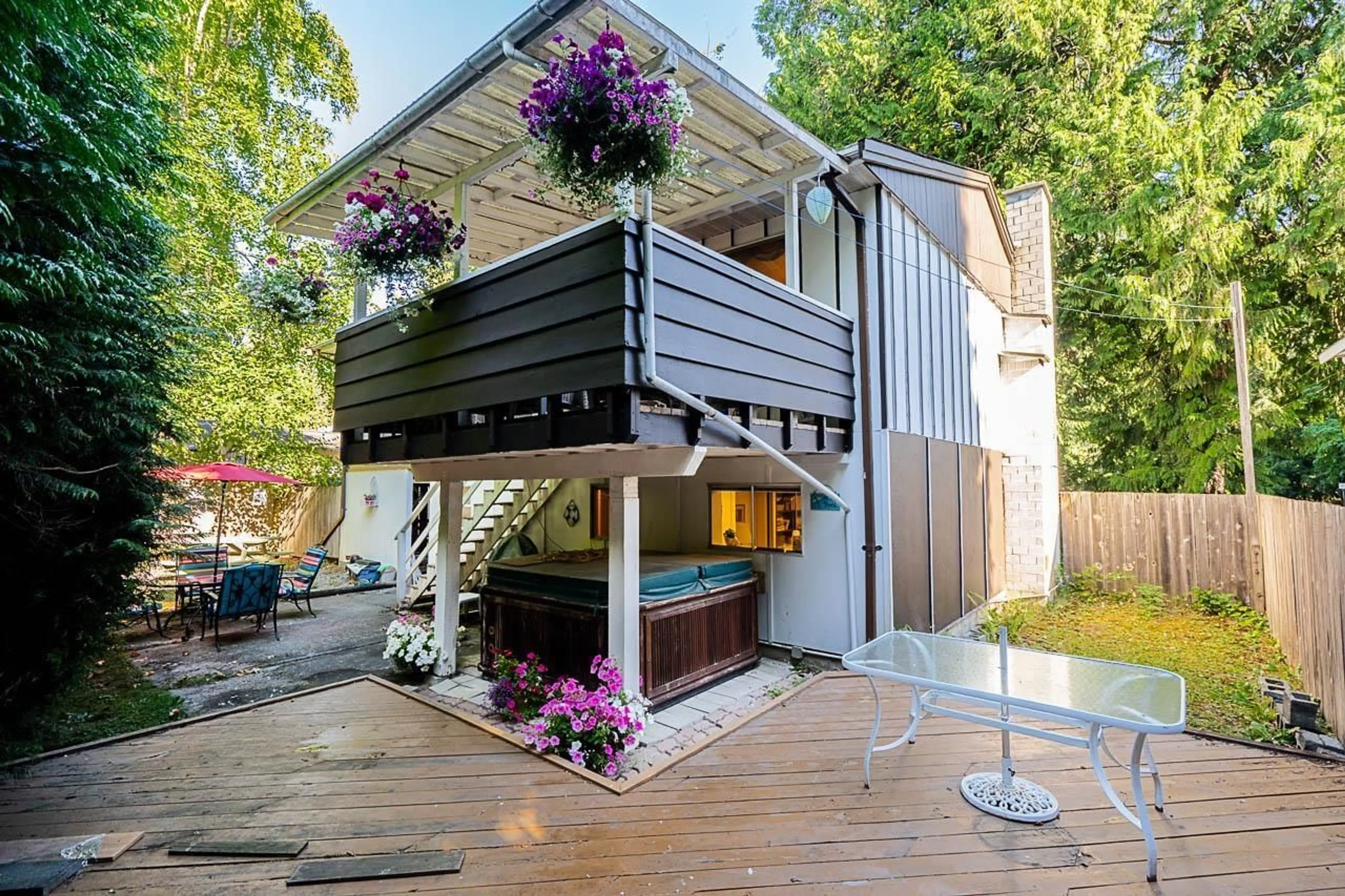 Patio, street for 19850 54, Langley British Columbia V3A3V9