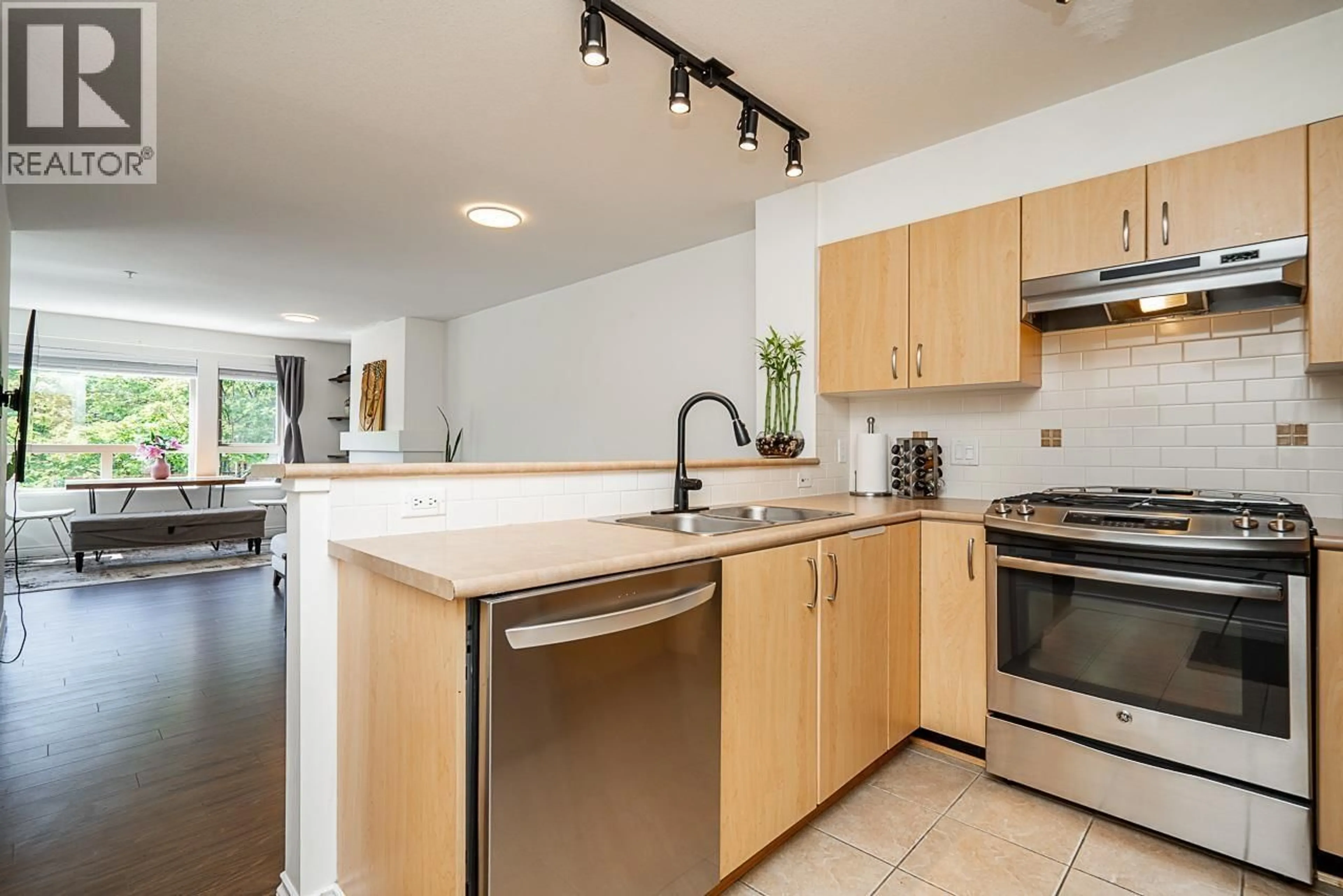 Open concept kitchen, unknown for 217 - 801 KLAHANIE DRIVE, Port Moody British Columbia V3H5K4