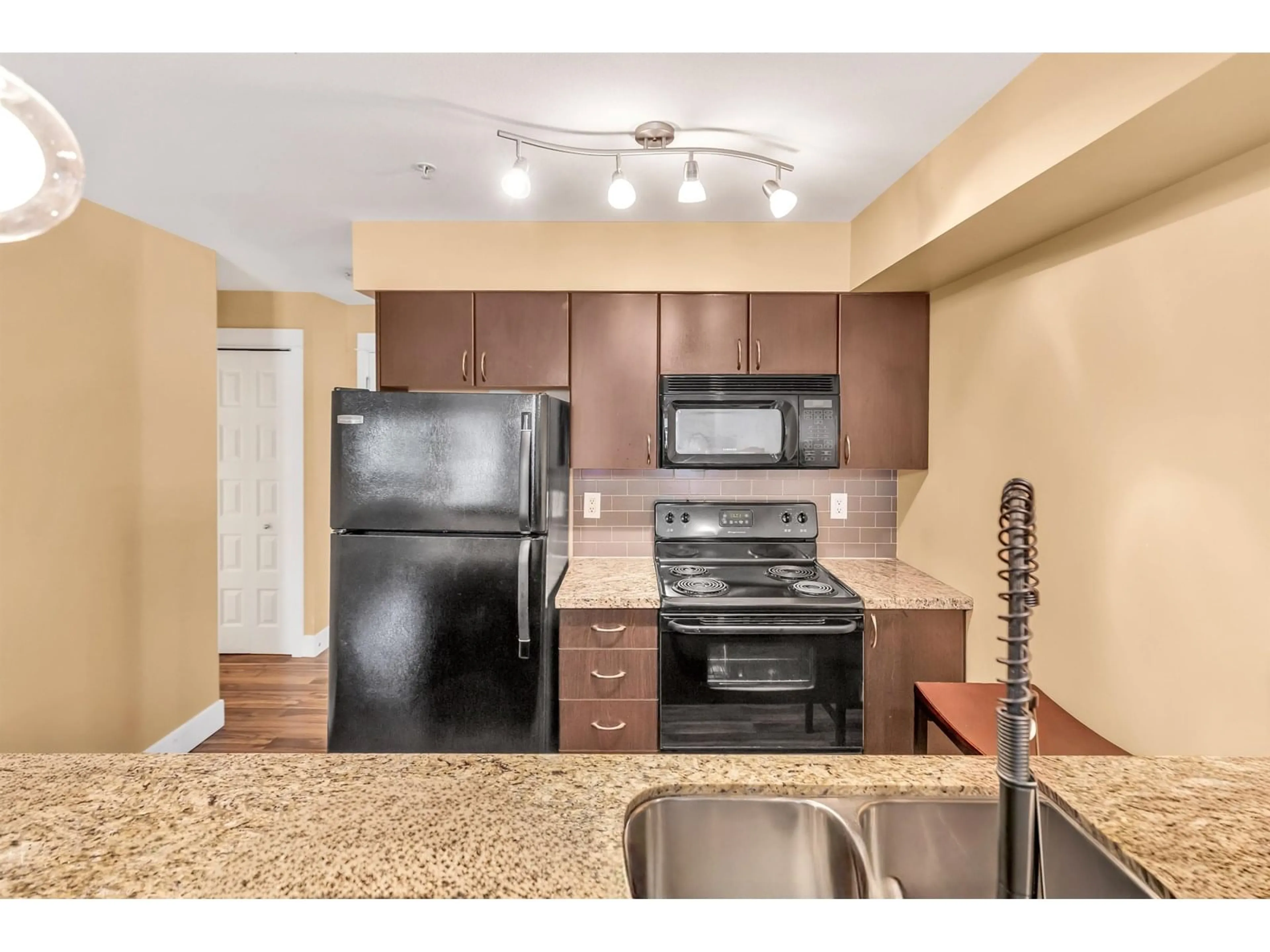 Standard kitchen, unknown for 209 - 2515 PARK, Abbotsford British Columbia V2S0B2