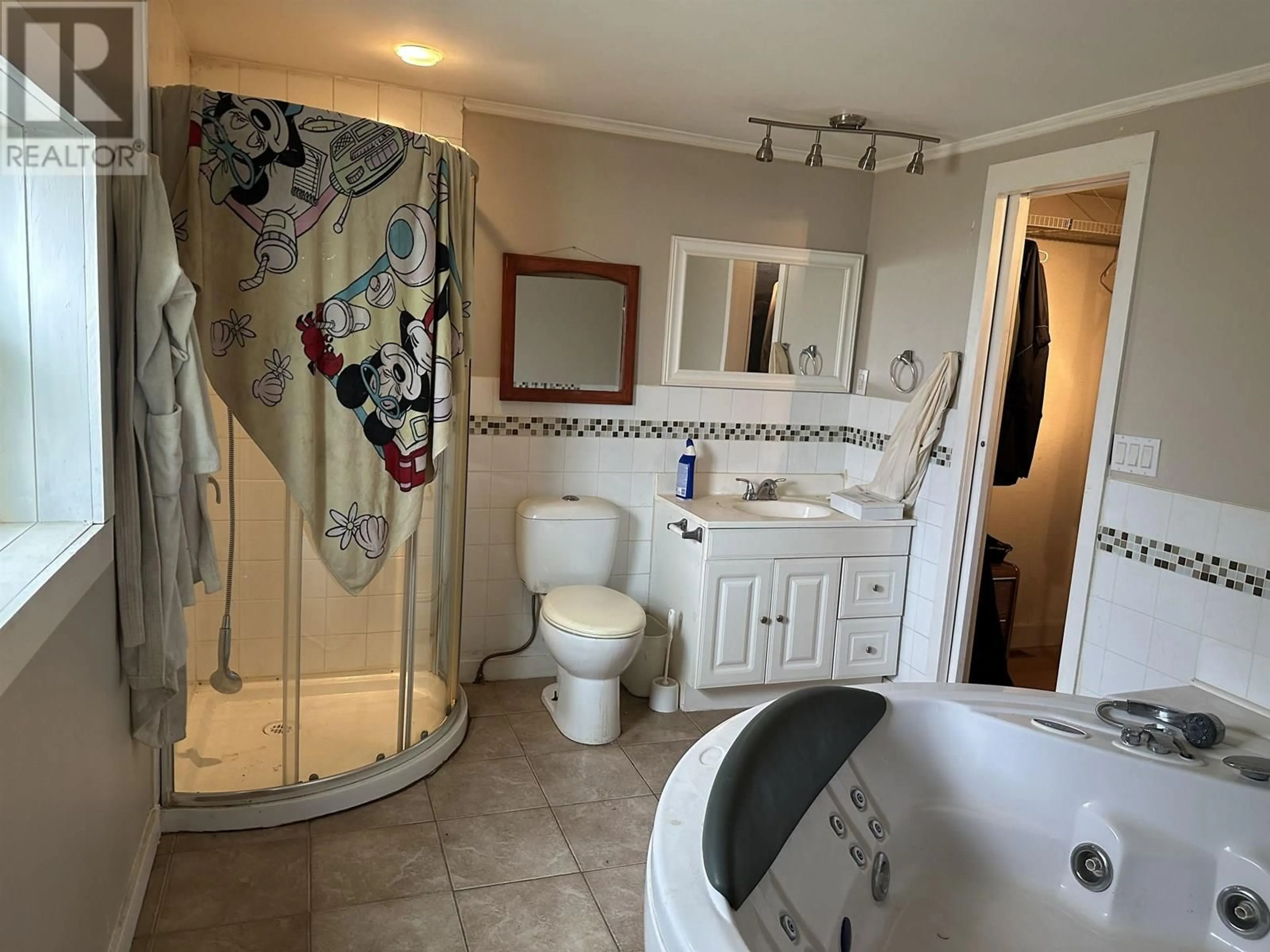 Standard bathroom, ceramic/tile floor for 7183 253 ROAD, Fort St. John British Columbia V0C1C6