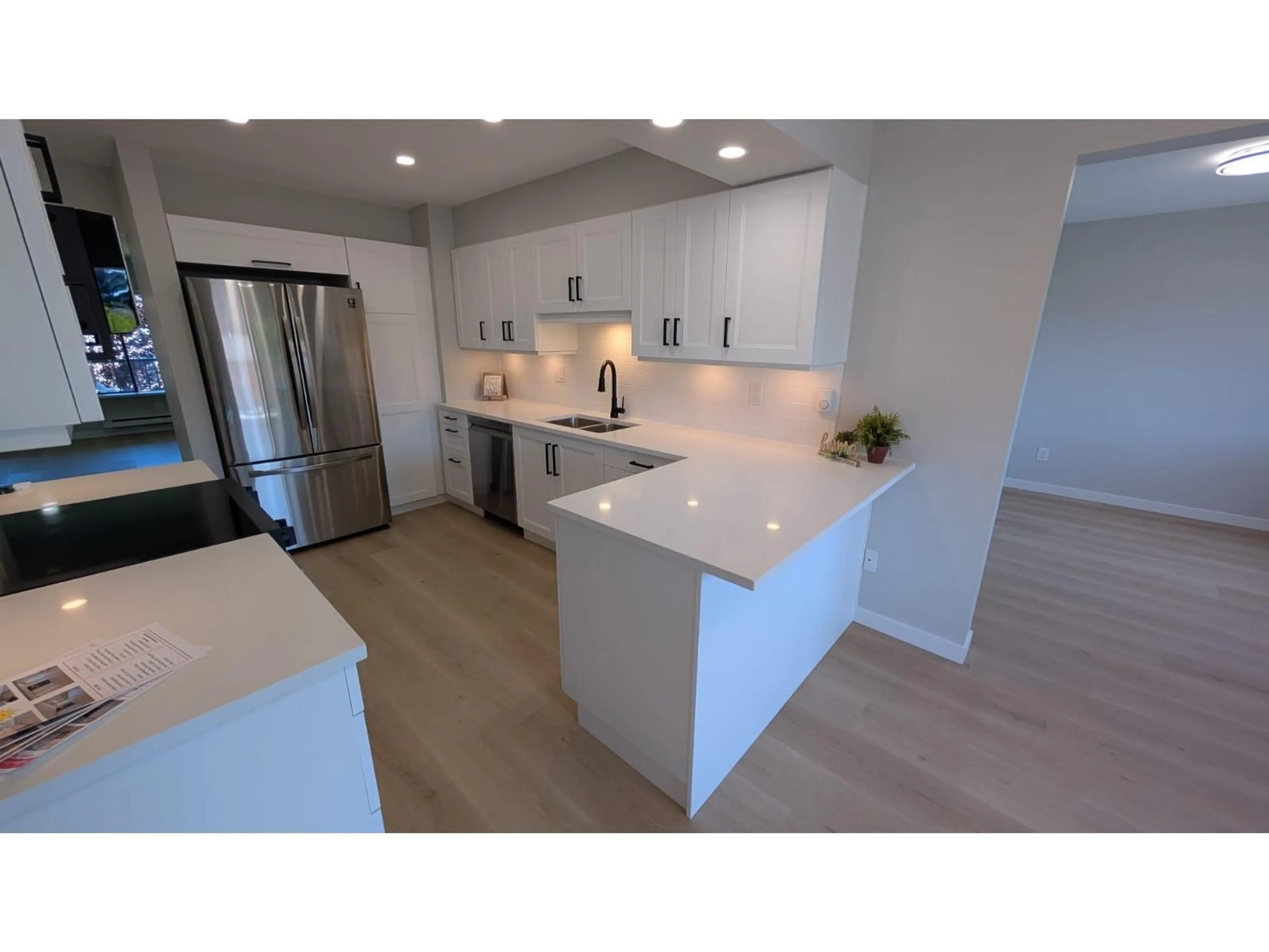 Open concept kitchen, unknown for 40 - 32959 GEORGE FERGUSON, Abbotsford British Columbia V2S7W9
