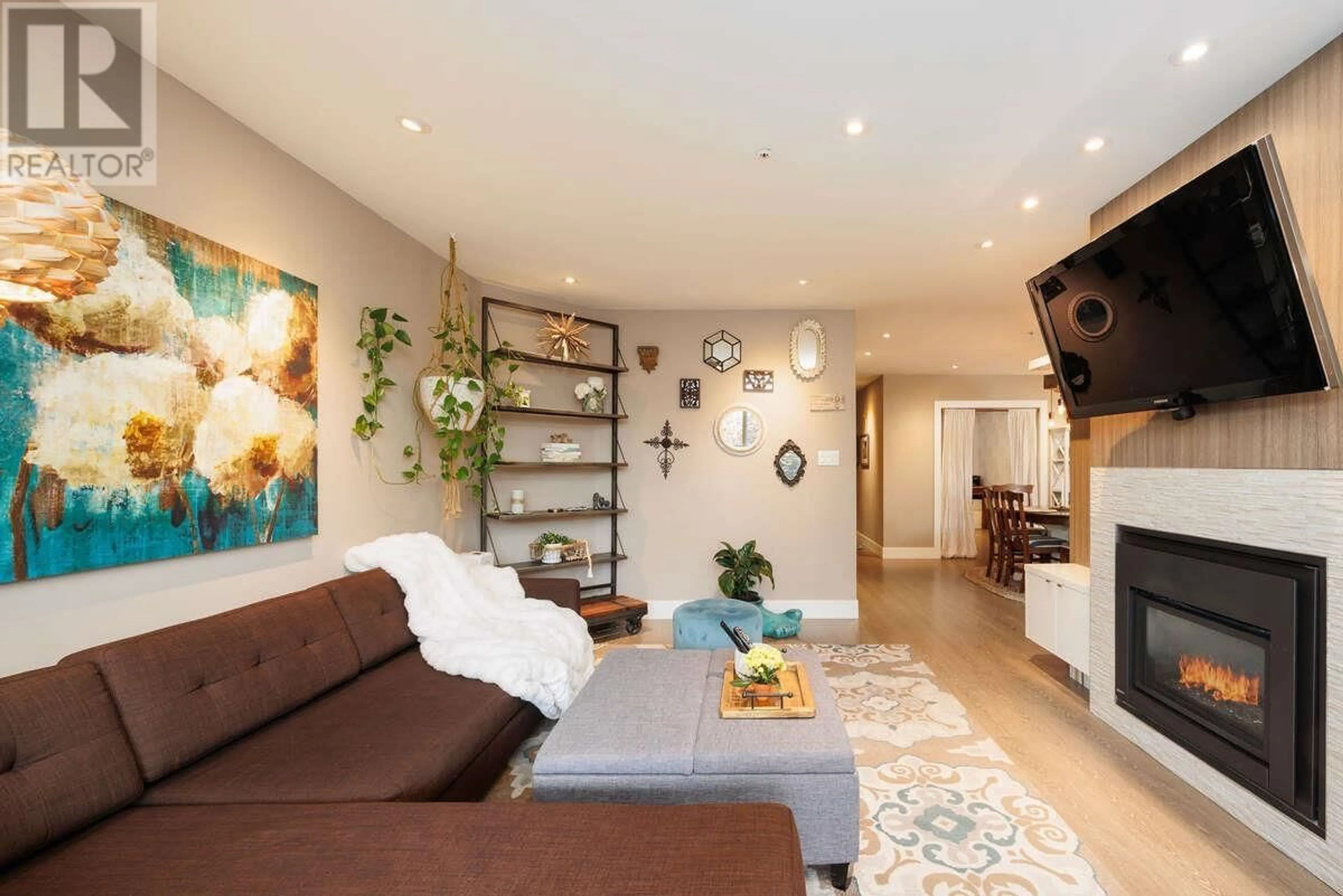 Living room with furniture, unknown for 202 - 2250 MARINE DRIVE, Vancouver British Columbia V5P2S2