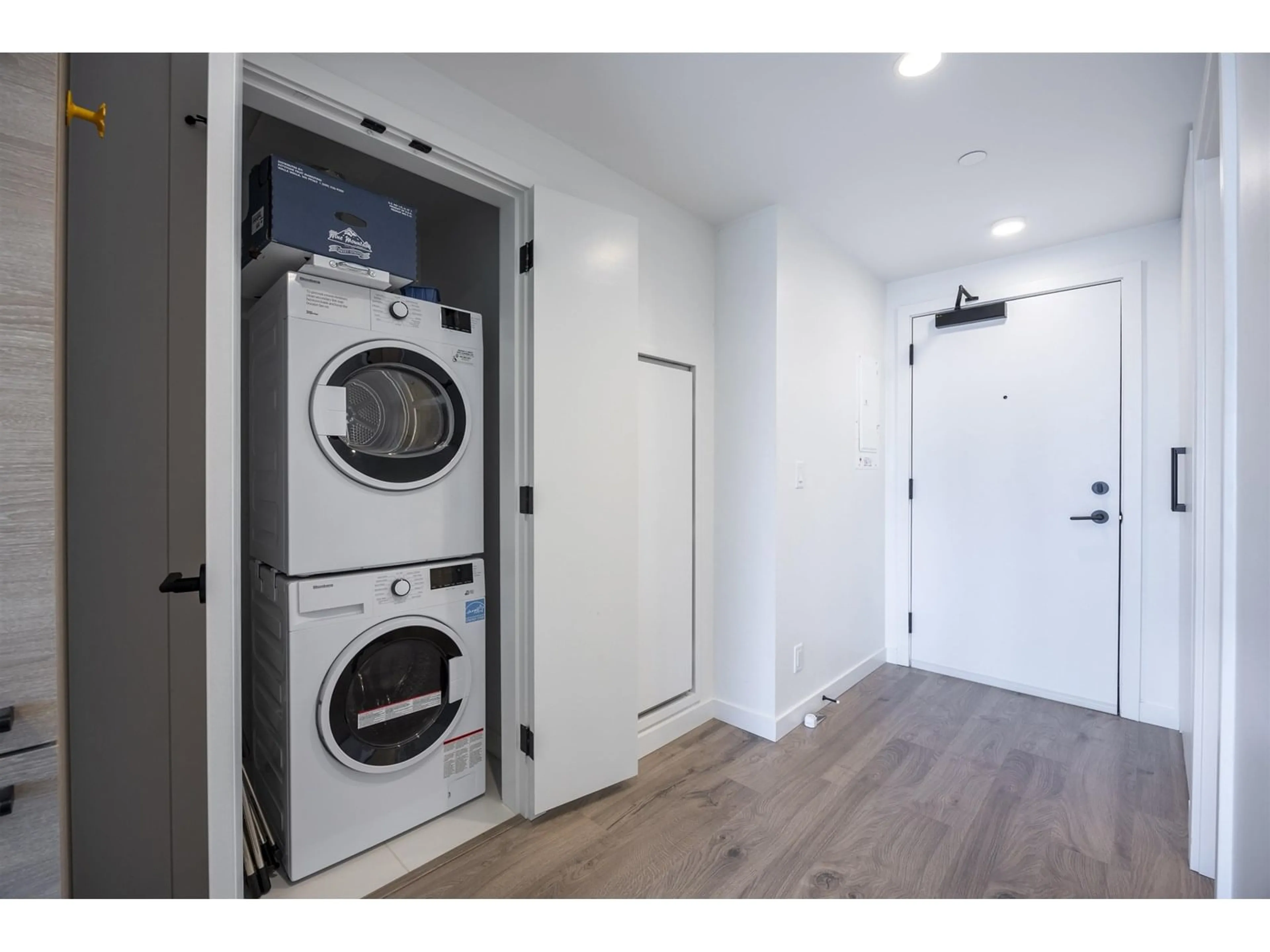 Laundry room for 1509 - 13428 105, Surrey British Columbia V3T0S6