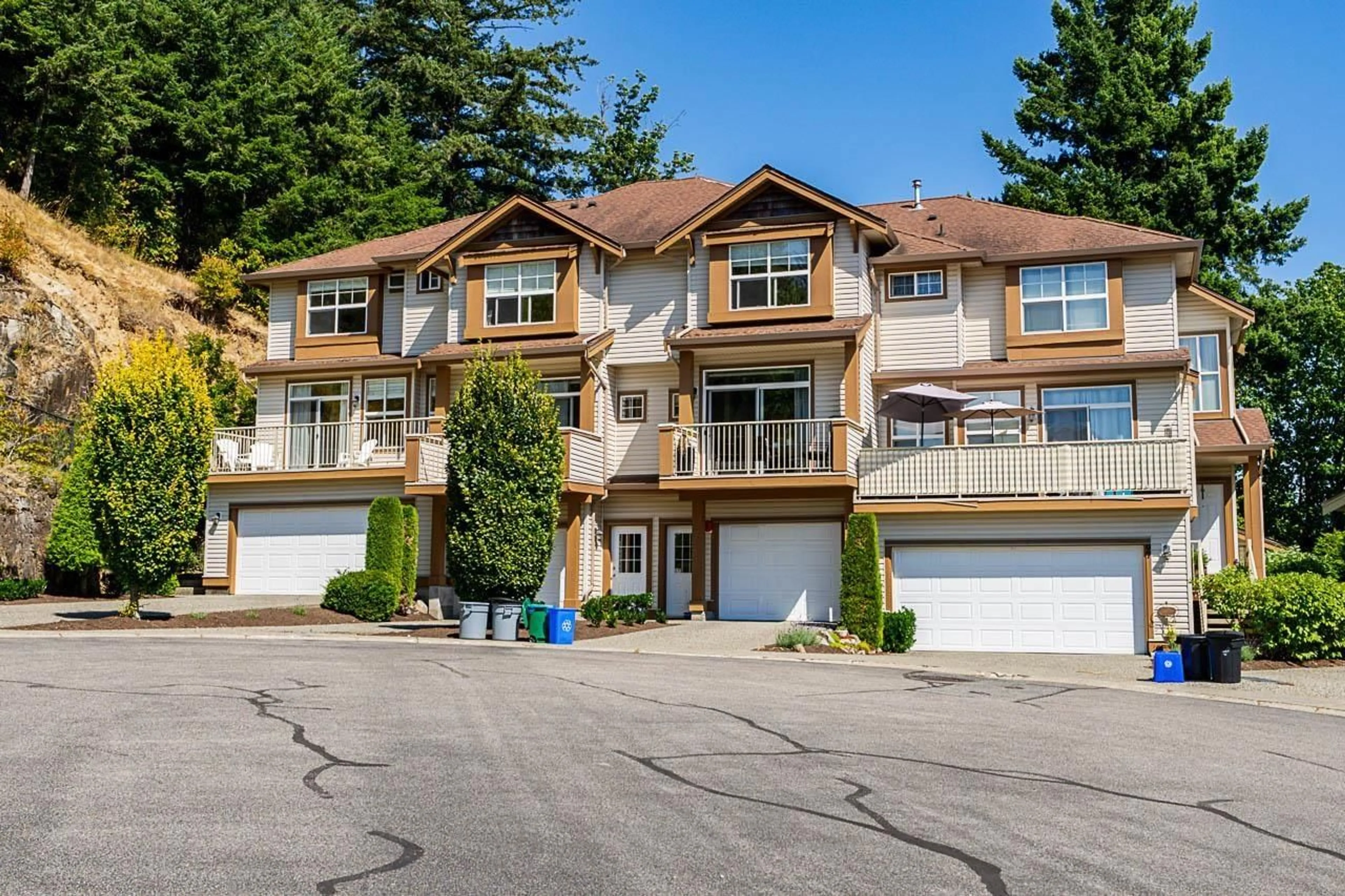 A pic from outside/outdoor area/front of a property/back of a property/a pic from drone, unknown for 91 - 35287 OLD YALE, Abbotsford British Columbia V3G8H5
