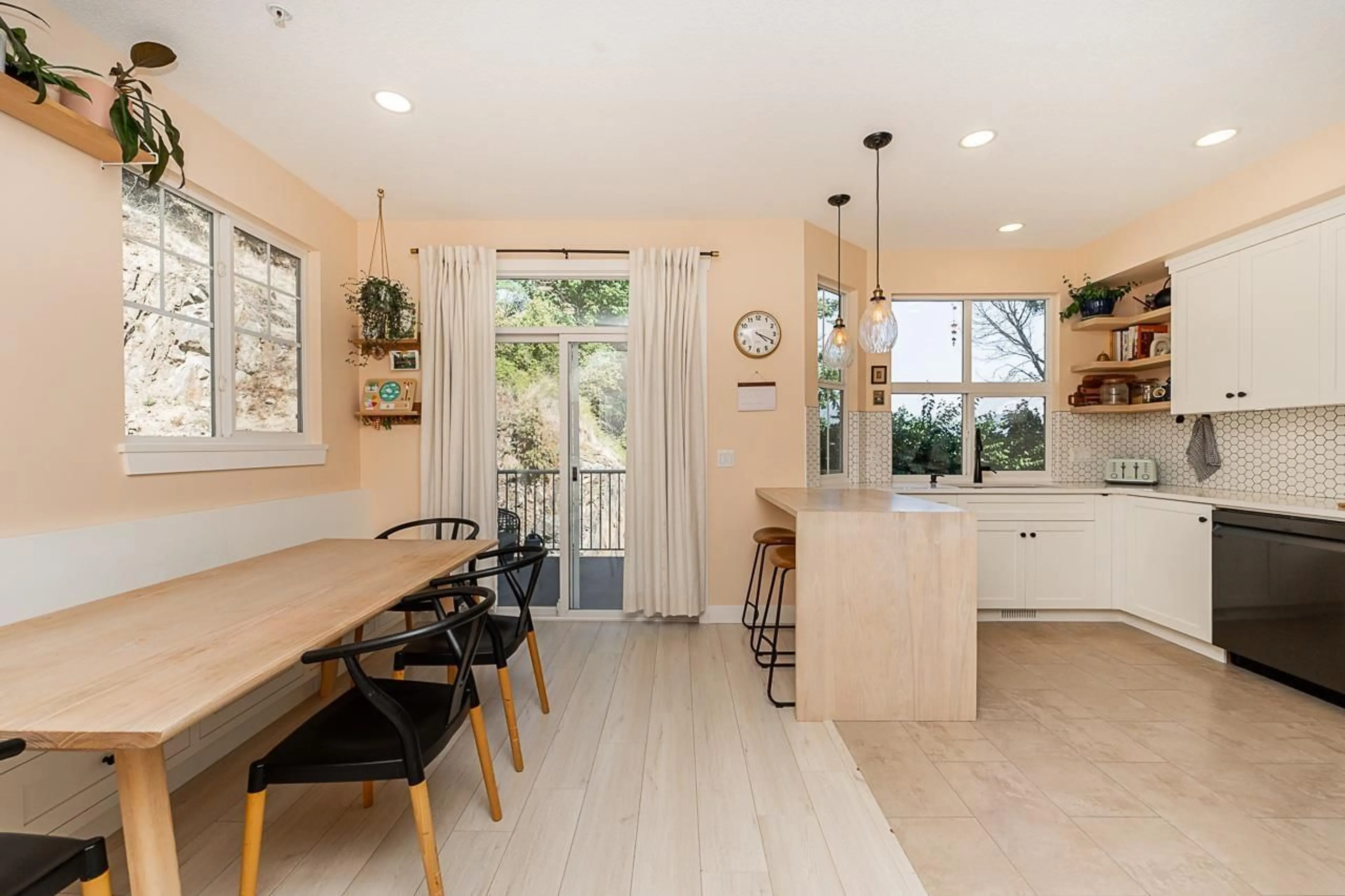 Open concept kitchen, unknown for 91 - 35287 OLD YALE, Abbotsford British Columbia V3G8H5