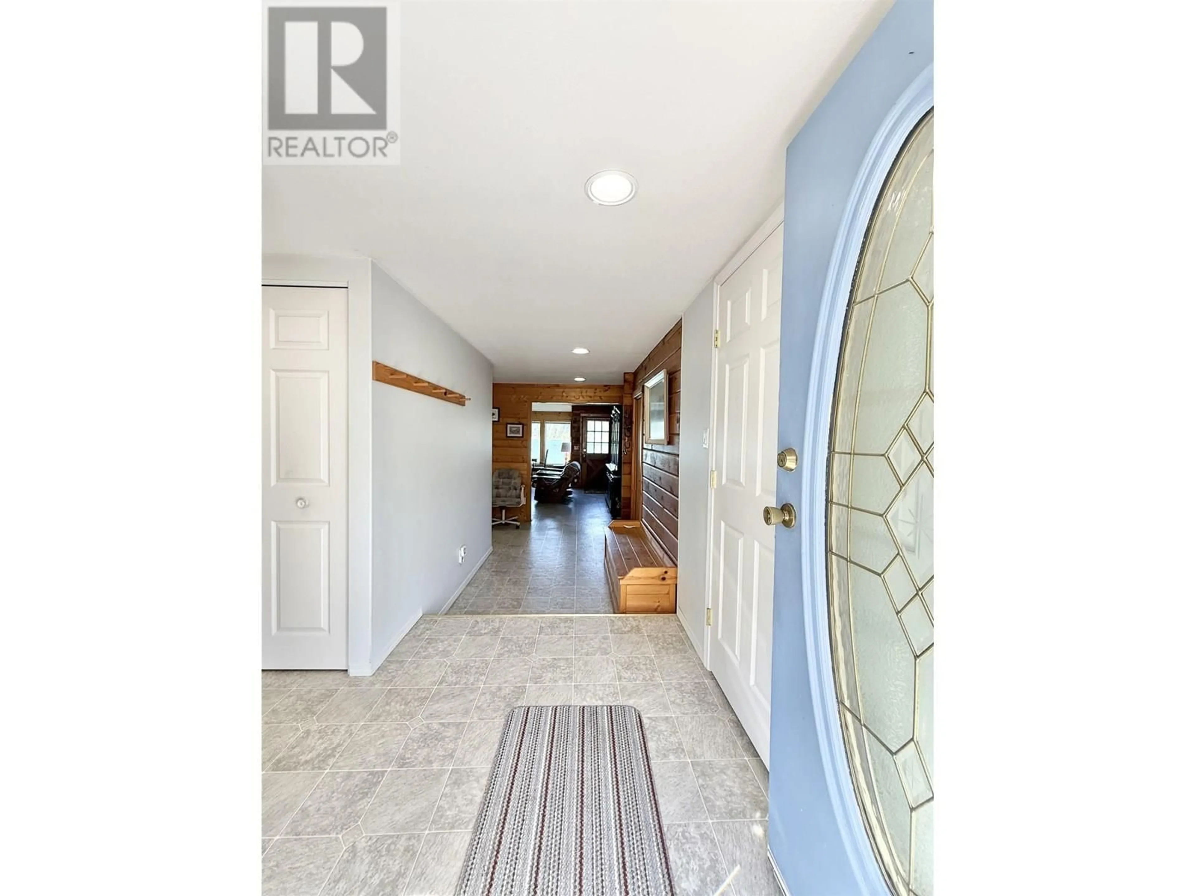Indoor entryway for 3456 DUNSMUIR ROAD, Lac La Hache British Columbia V0K1T1