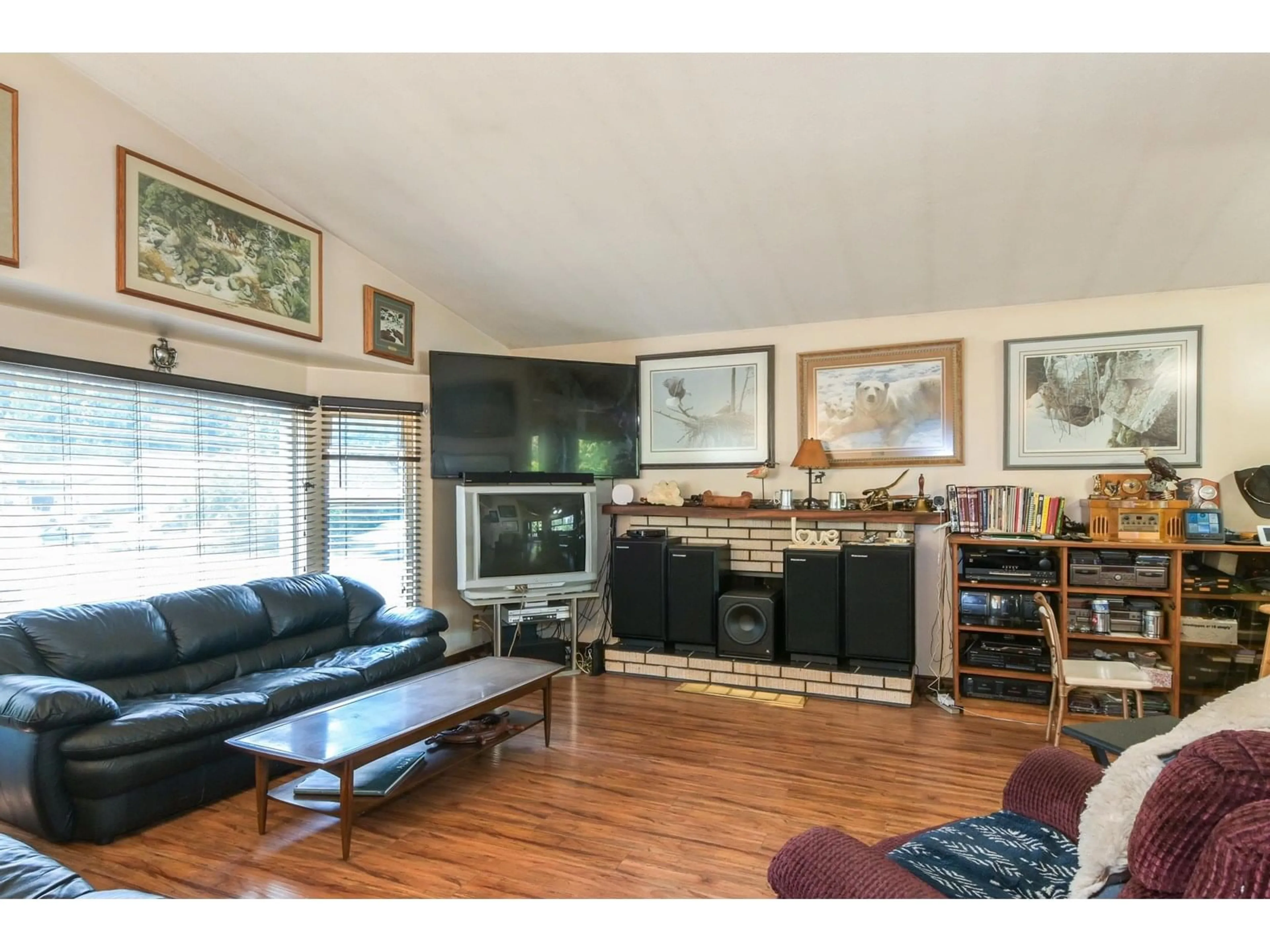 Living room with furniture, wood/laminate floor for 20593 42, Langley British Columbia V3A3A8