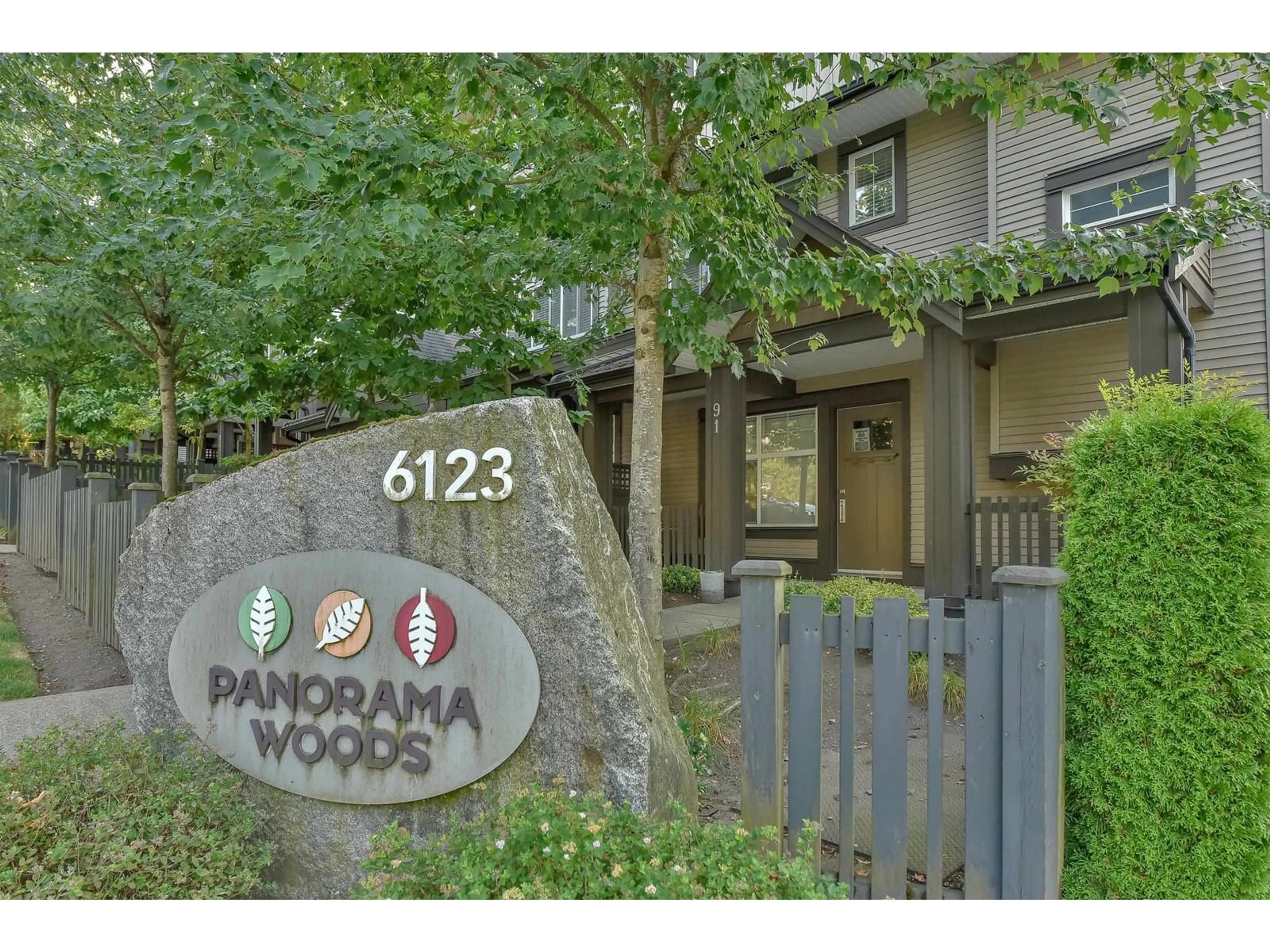 Indoor foyer for 76 - 6123 138, Surrey British Columbia V3X1E8