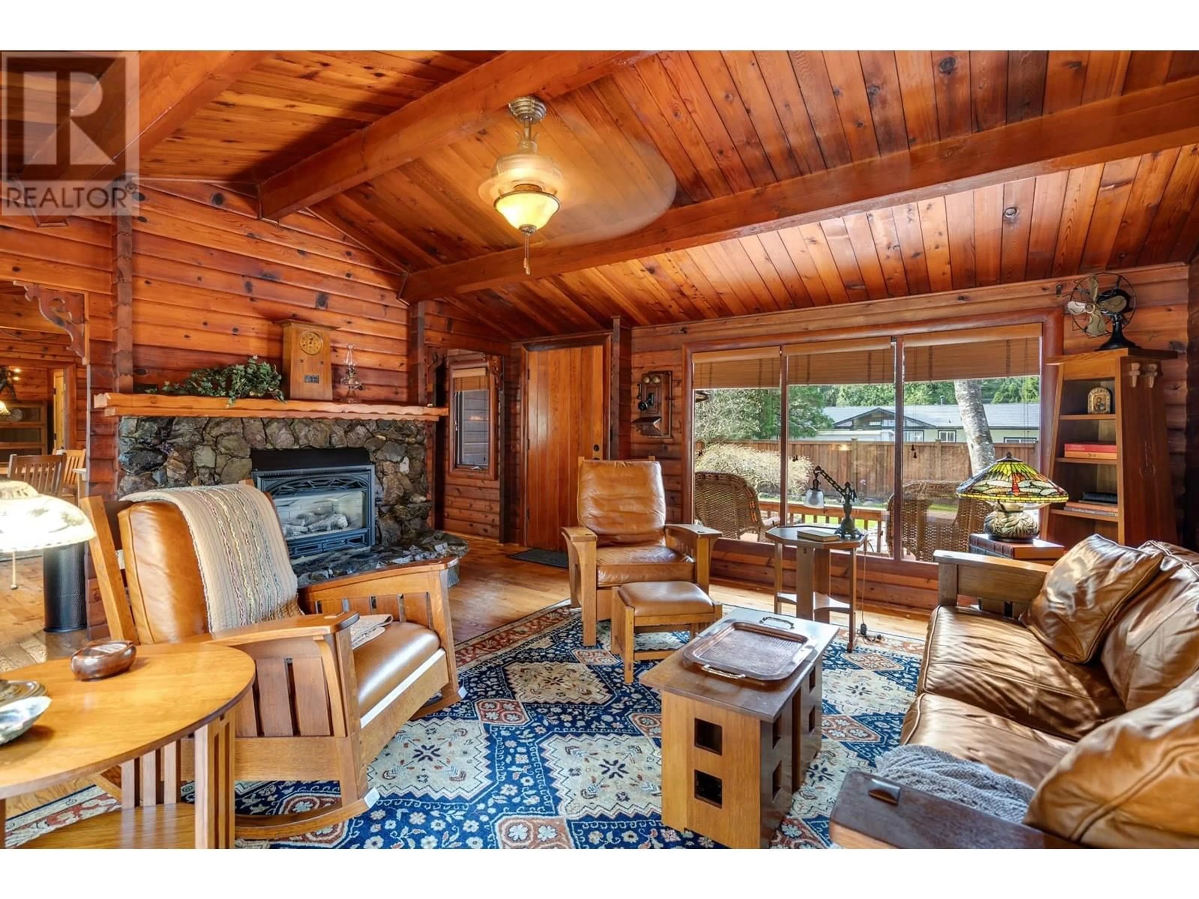 Living room with furniture, wood/laminate floor for 13366 233 STREET, Maple Ridge British Columbia V4R2R6