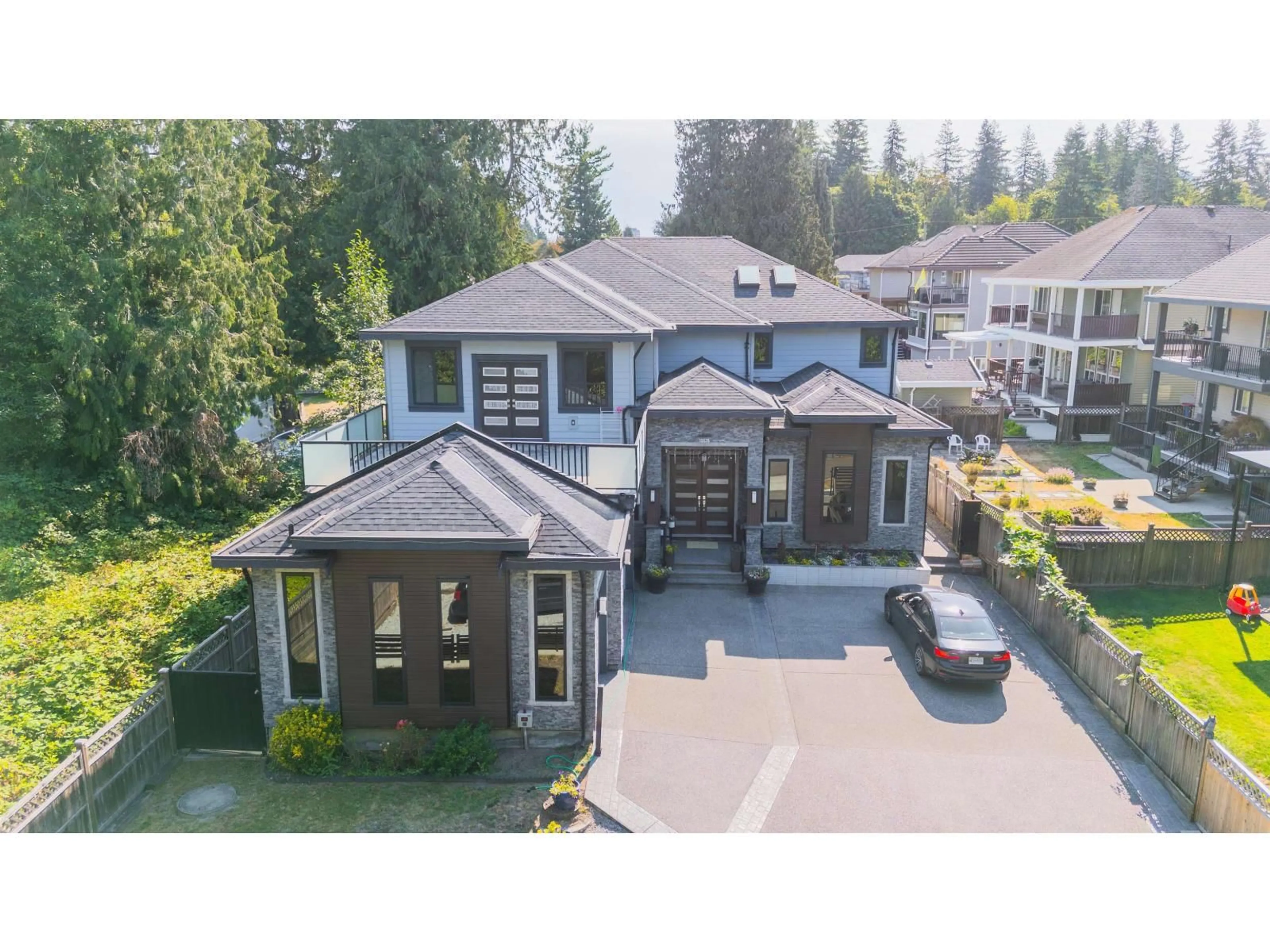 A pic from outside/outdoor area/front of a property/back of a property/a pic from drone, unknown for 10578 127A, Surrey British Columbia V3V0B4