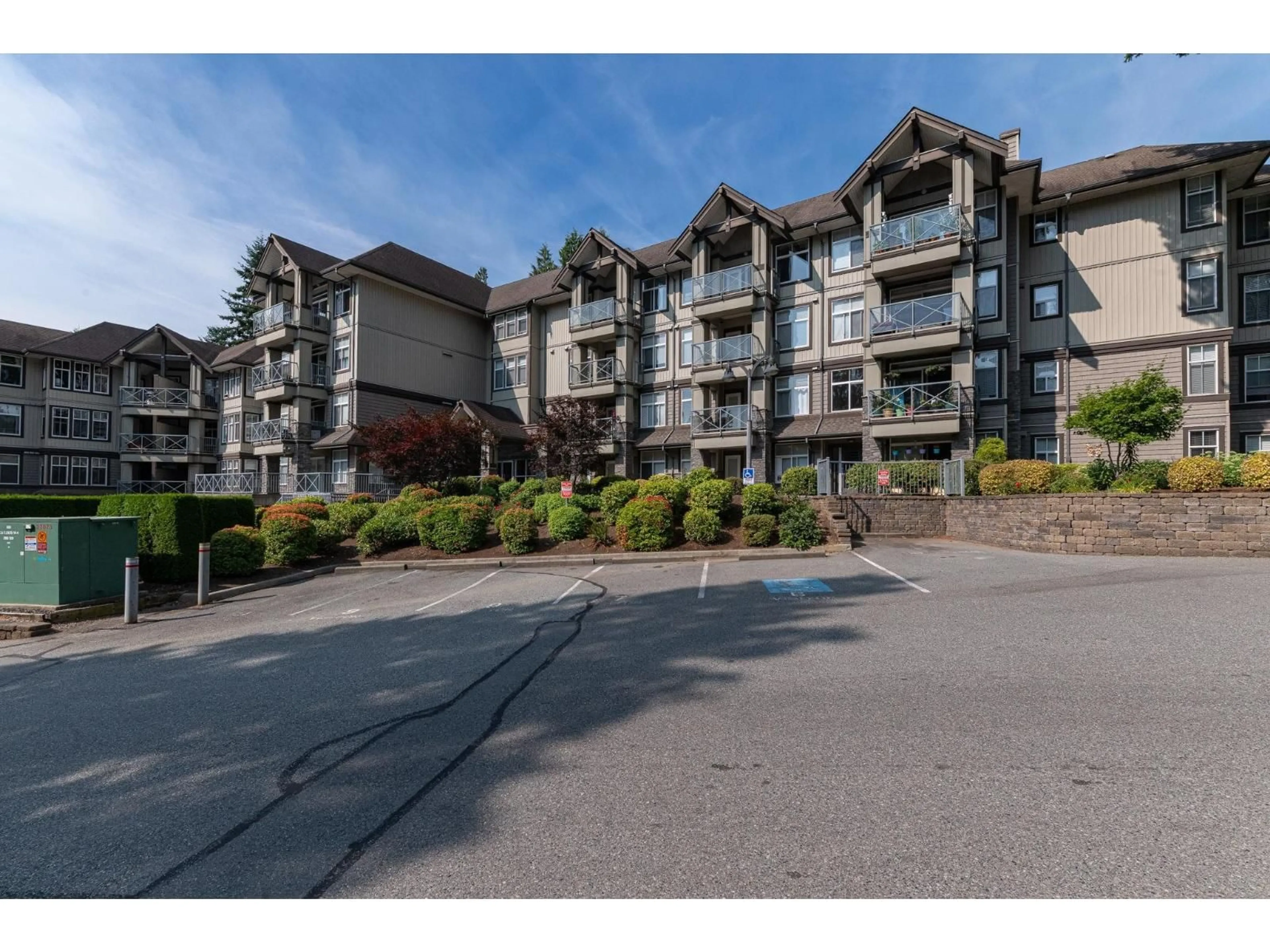 A pic from outside/outdoor area/front of a property/back of a property/a pic from drone, mountain view for 312 - 33318 BOURQUIN EAST, Abbotsford British Columbia V2S1Y1