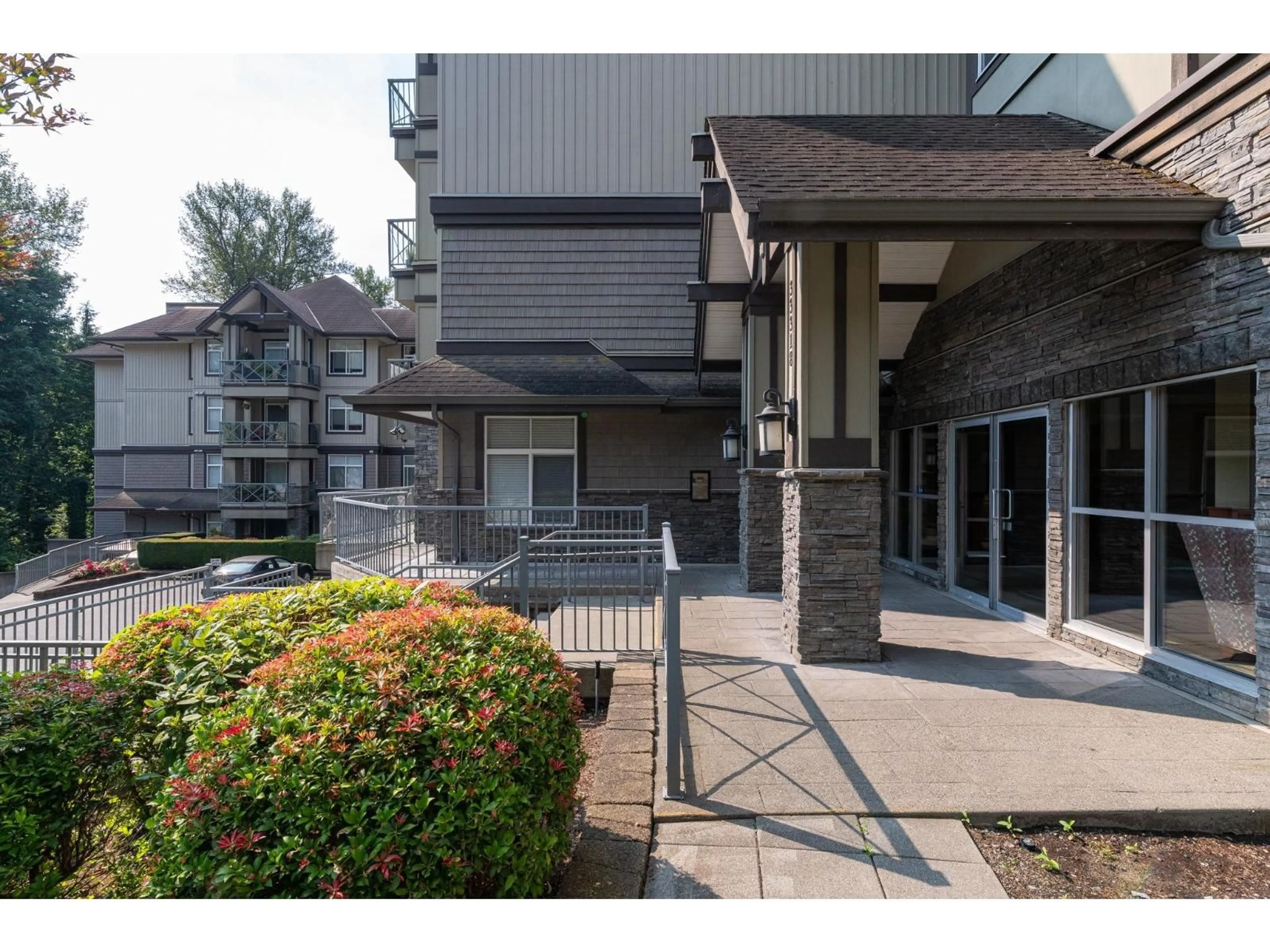 Indoor foyer for 312 - 33318 BOURQUIN EAST, Abbotsford British Columbia V2S1Y1