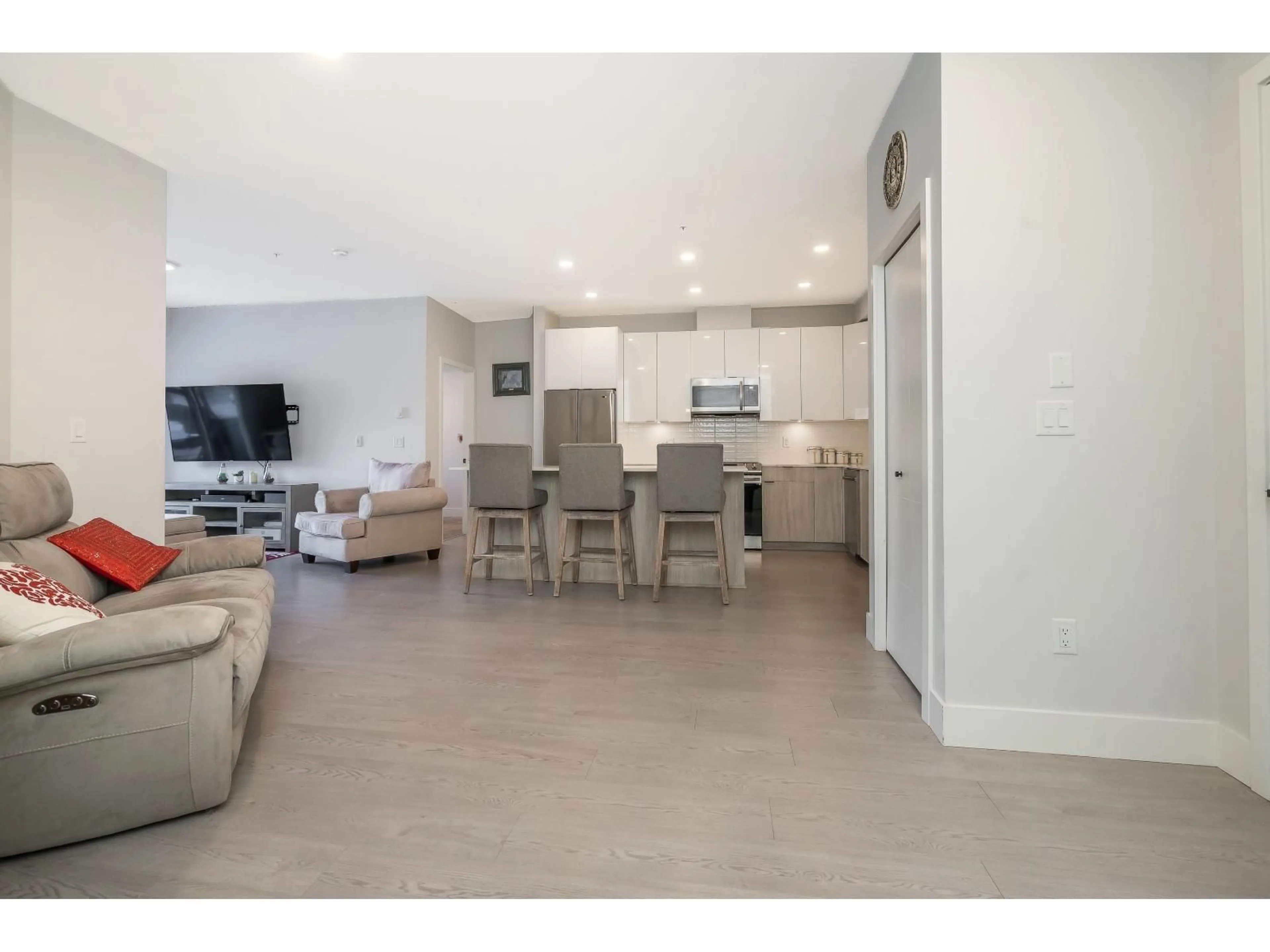 Open concept kitchen, unknown for 120 - 5486 199A, Langley British Columbia V3A0N6